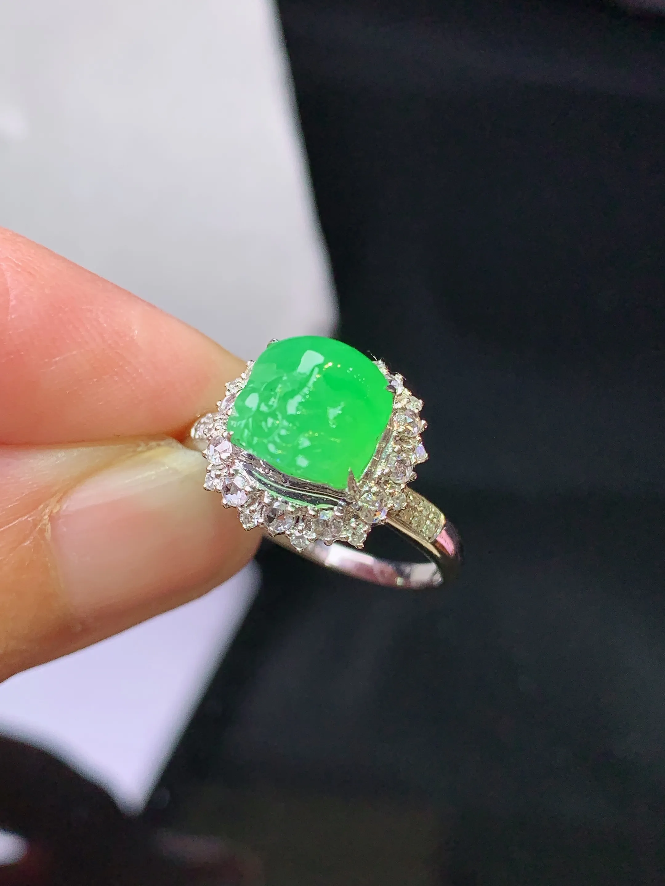 18金钻镶嵌满绿貔貅戒指 玉质细腻 色泽清新艳丽 圈口13 整体尺寸12.2*10.7
