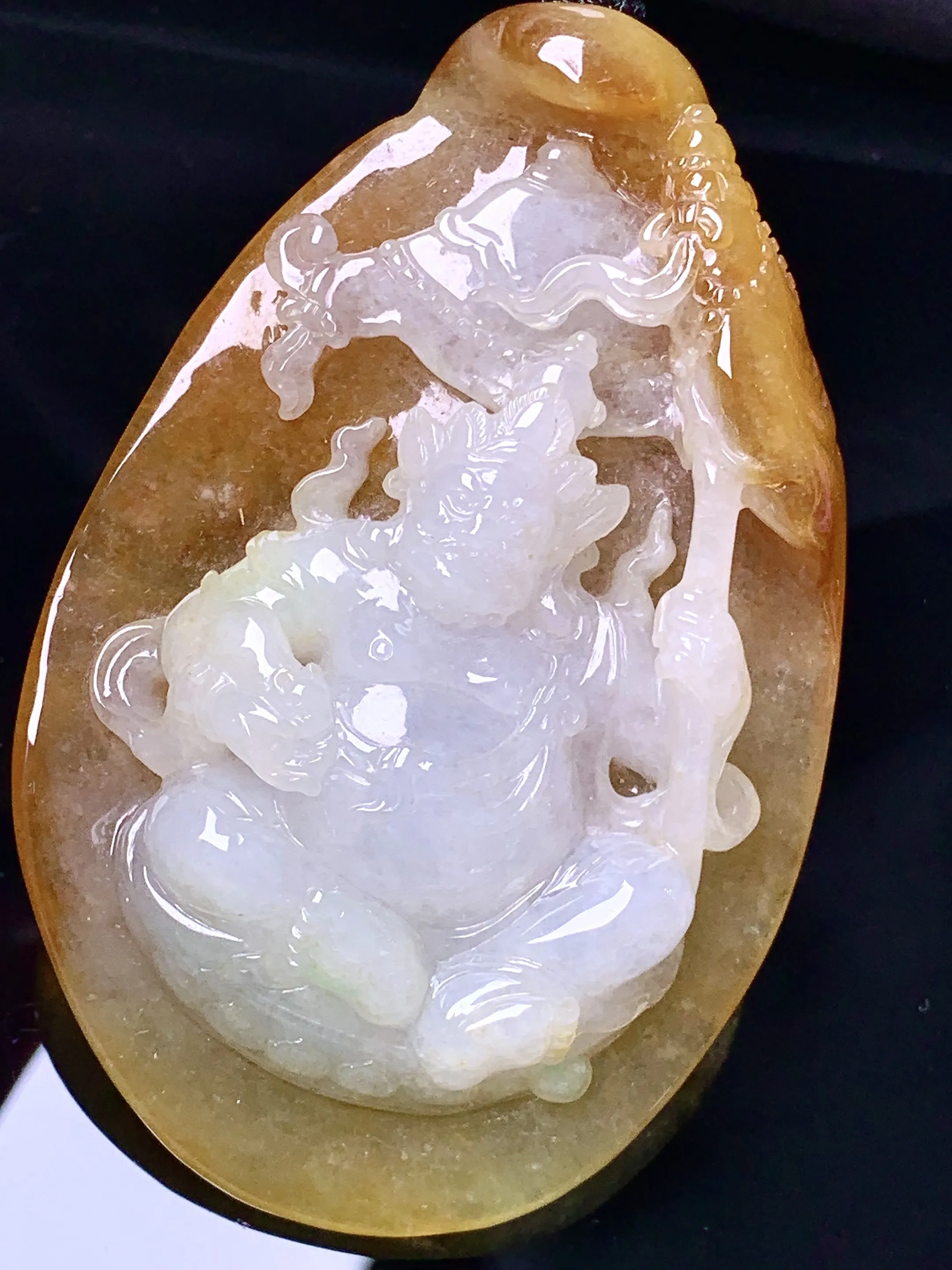 黄翡不动明王吊坠 玉质细腻 色泽清新艳丽 整体尺寸75*49.6*14