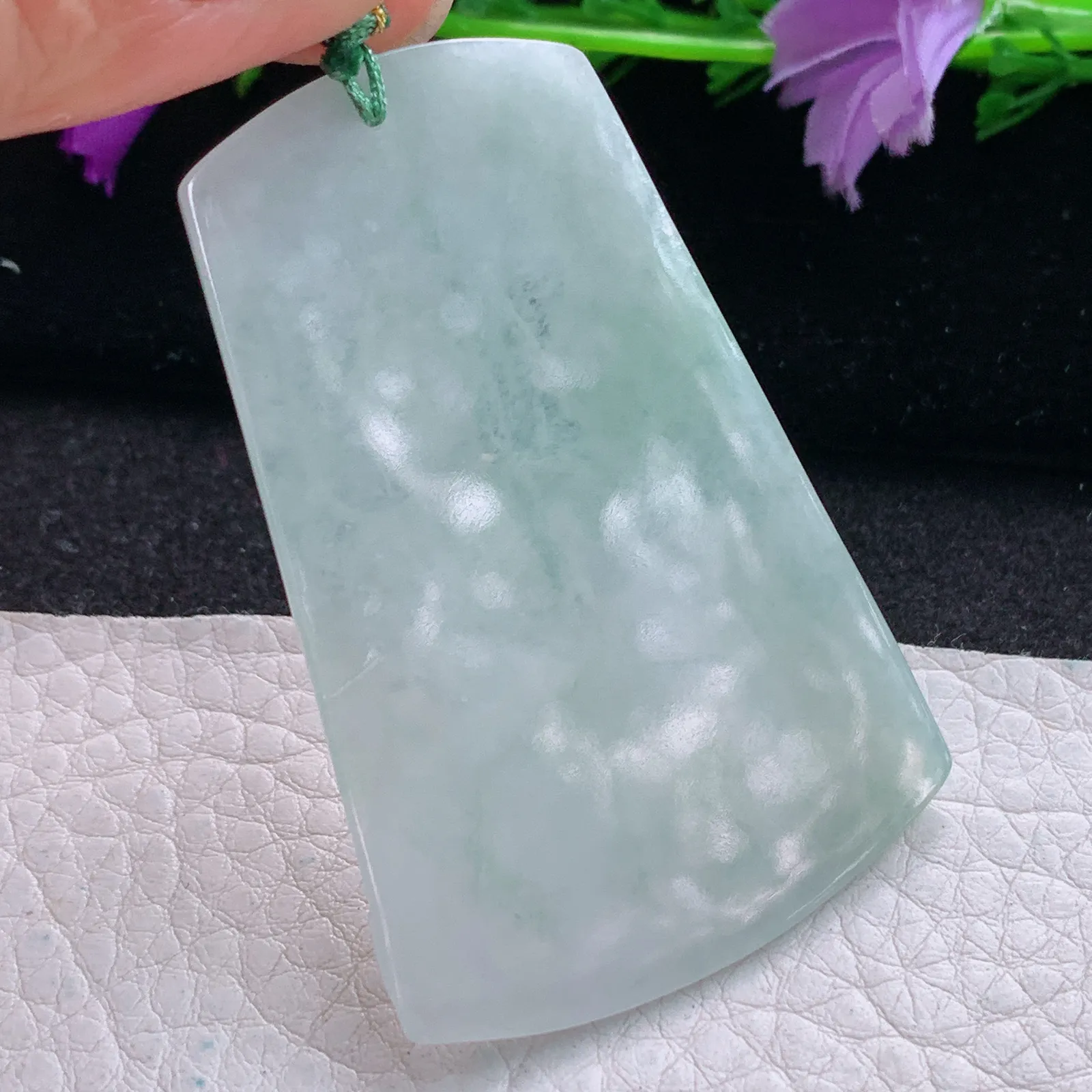 yn实拍58*39.5*4.6缅甸翡翠精雕浅绿大日如来 花开见佛玉吊坠 玉挂坠