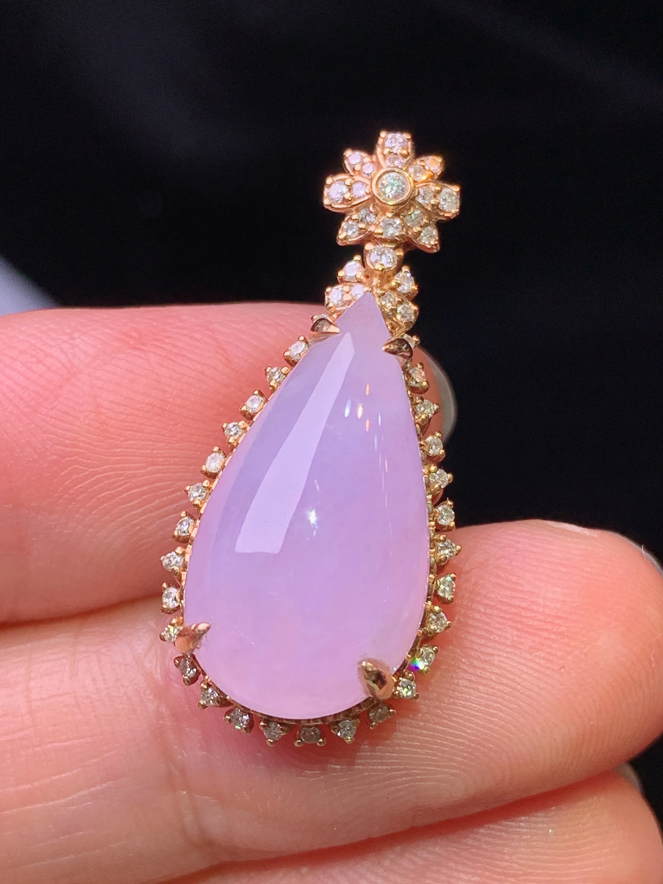 18金钻镶嵌紫罗兰水滴吊坠 玉质细腻 色泽清新艳丽 整体尺寸28.8*13.2*9.2