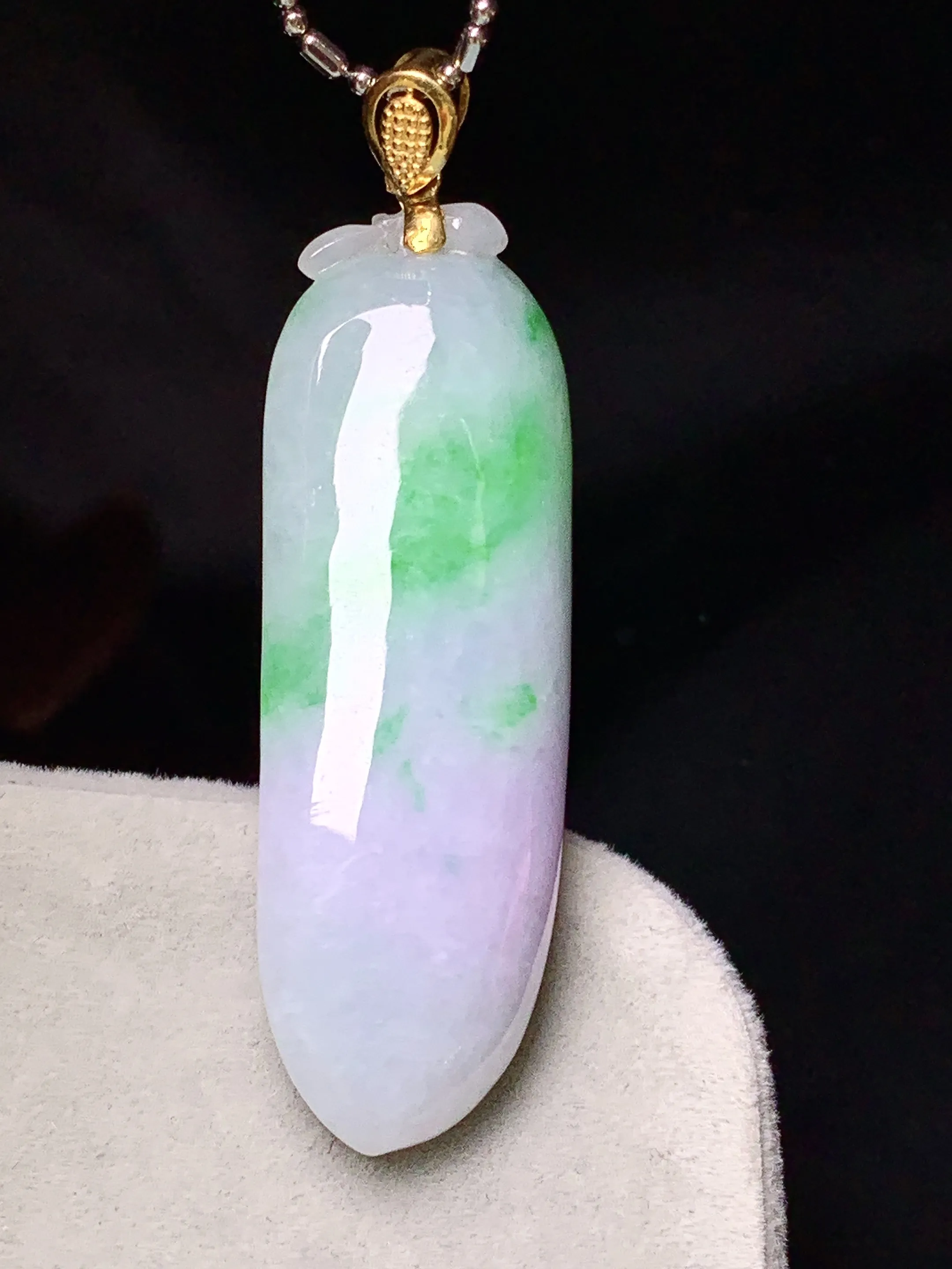 18金镶嵌飘绿福瓜吊坠 玉质细腻 色泽清新艳丽 整体尺寸45.3*13.8*8.5