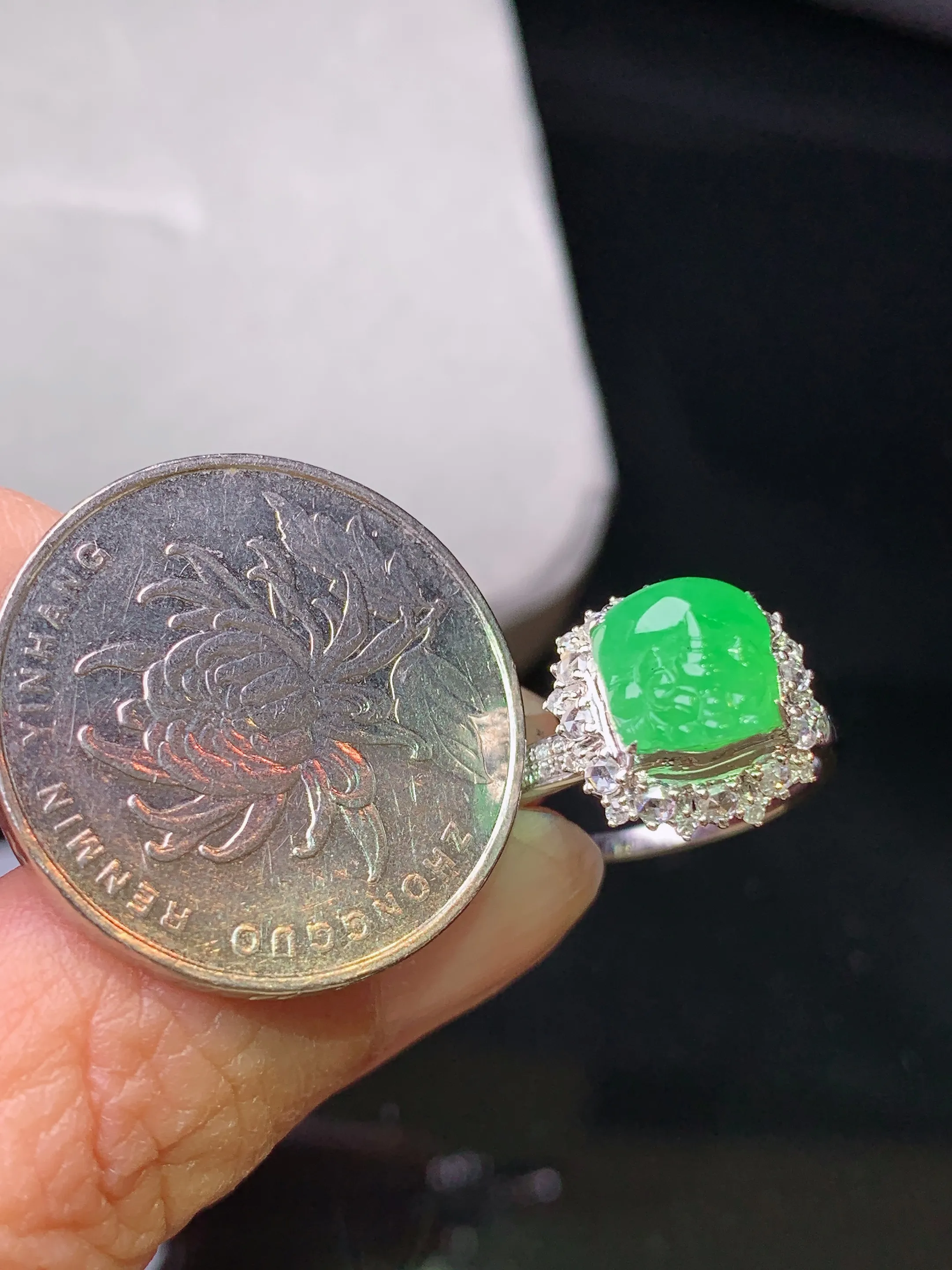 18金钻镶嵌满绿貔貅戒指 玉质细腻 色泽清新艳丽 圈口13 整体尺寸12.2*10.7