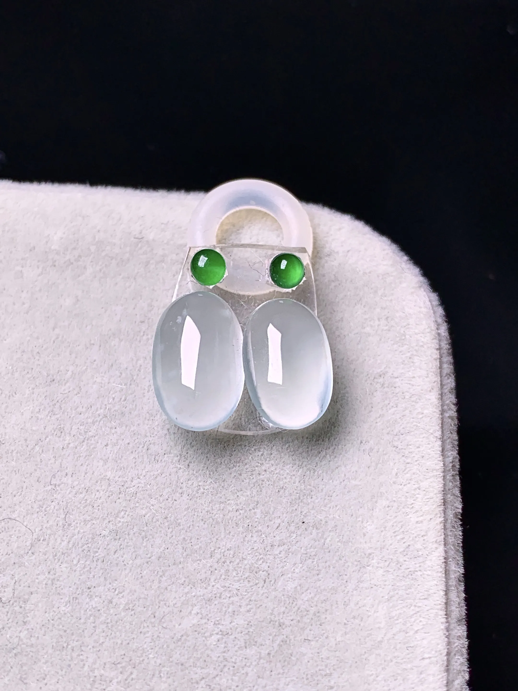 镶嵌款 冰种蛋面一对 玉质细腻 色泽清新艳丽 整体尺寸9.8*6*3.2