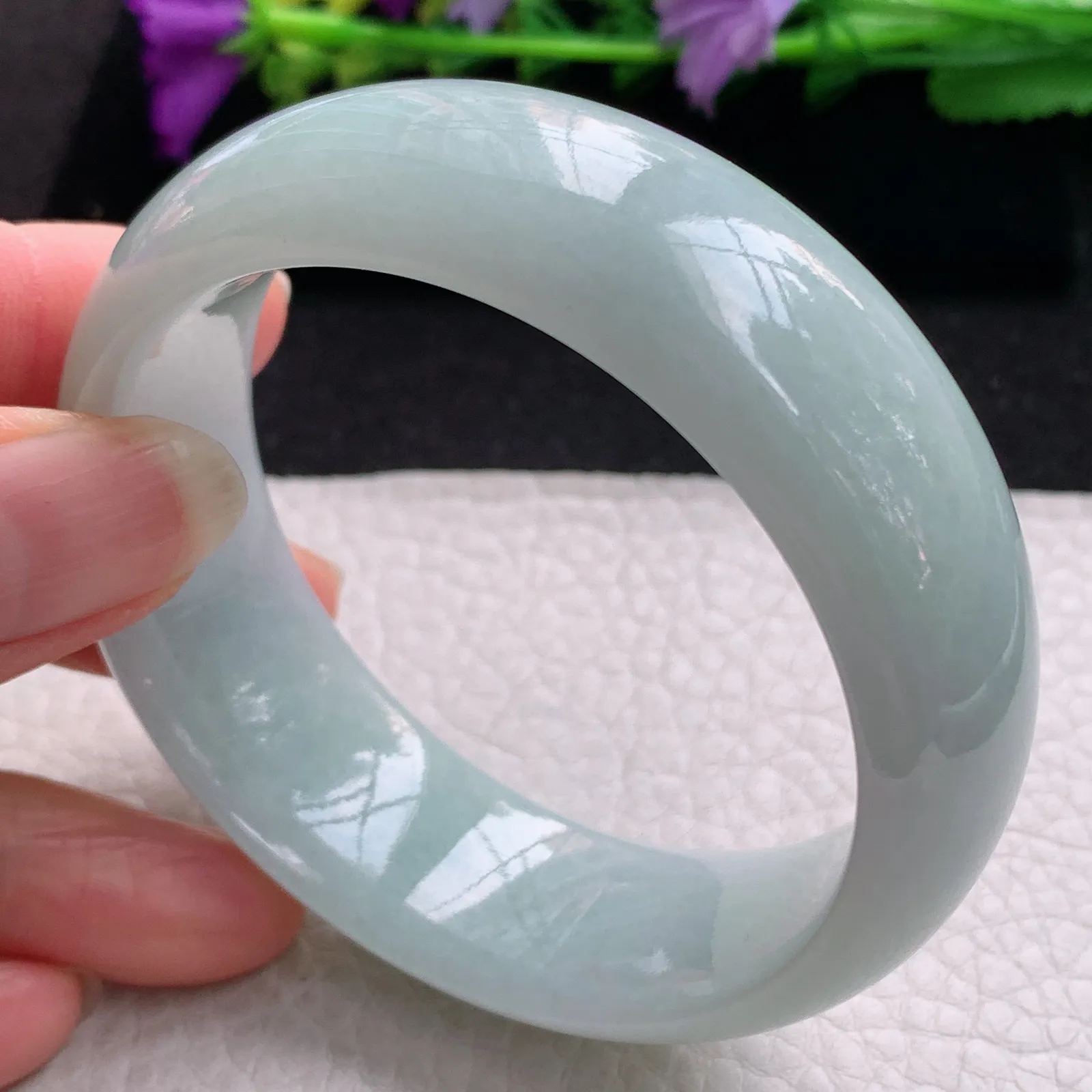 js实拍55.5*19.6*8轮胎镯 缅甸翡翠精美水润浅绿宽边玉手镯 玉手环