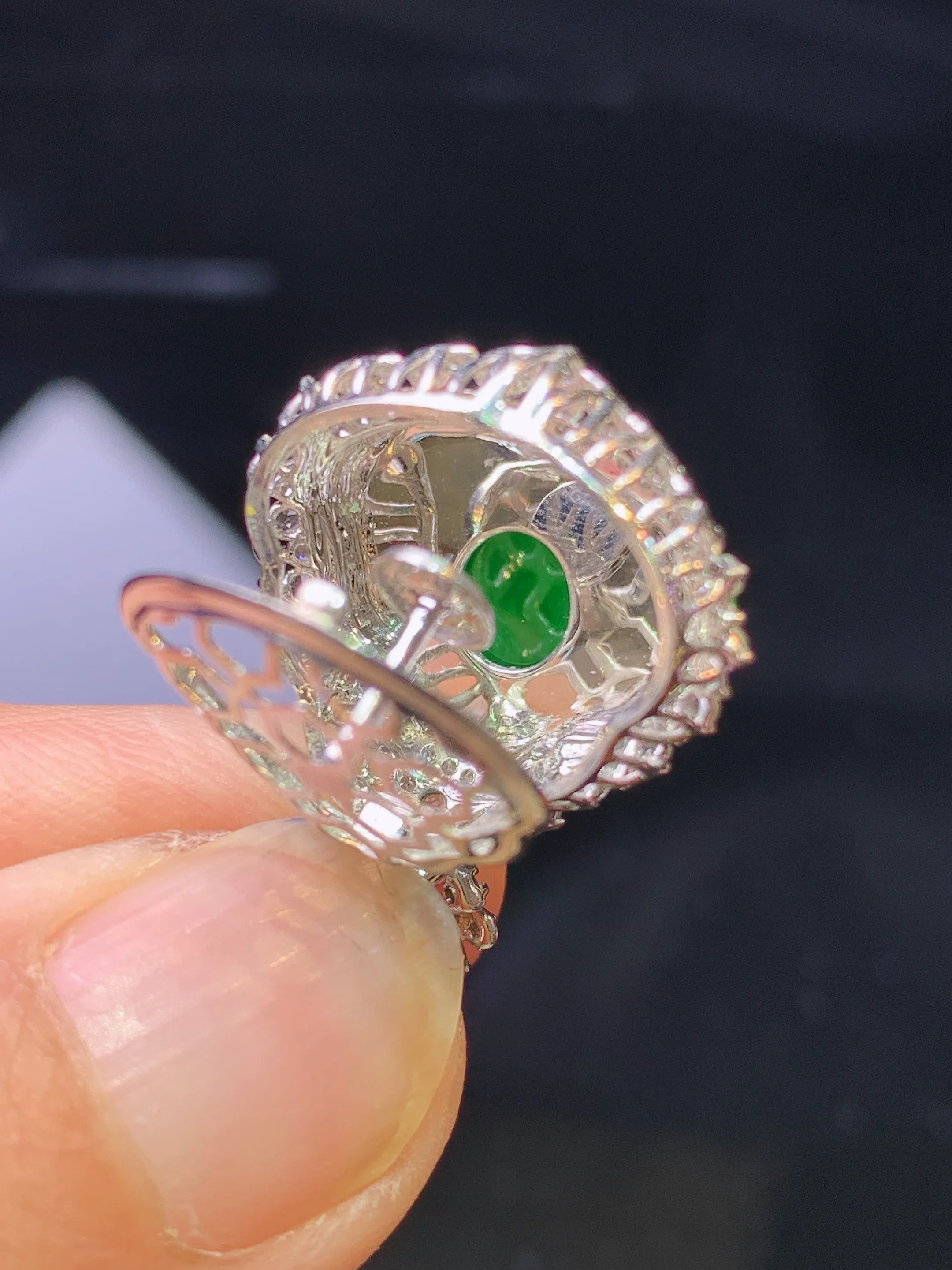 18金钻镶嵌满绿佛公吊坠 玉质细腻 色泽清新艳丽 整体尺寸24.2*18.5*9.6