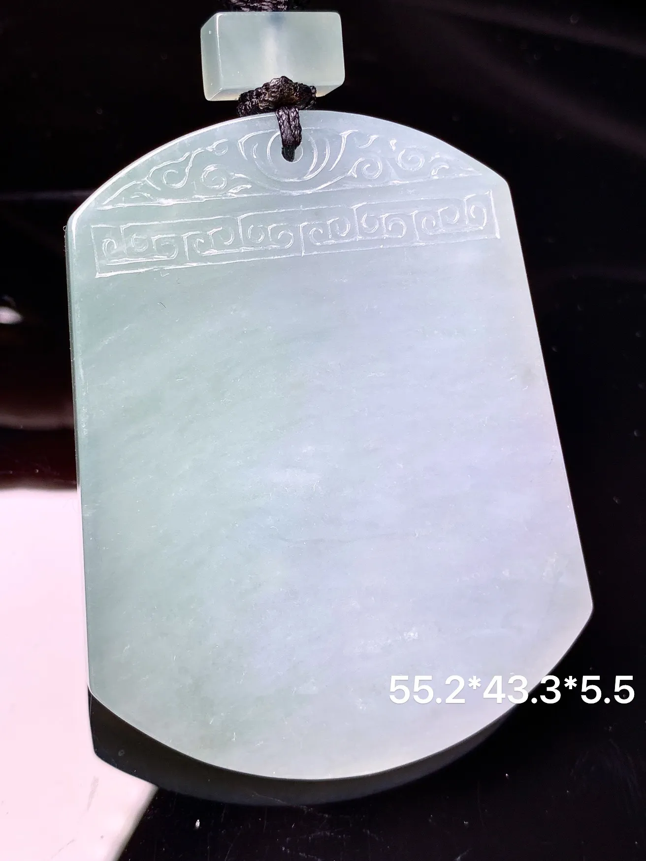 飘绿无事牌吊坠 玉质细腻 色泽清新艳丽 整体尺寸55.2*43.3*5.5