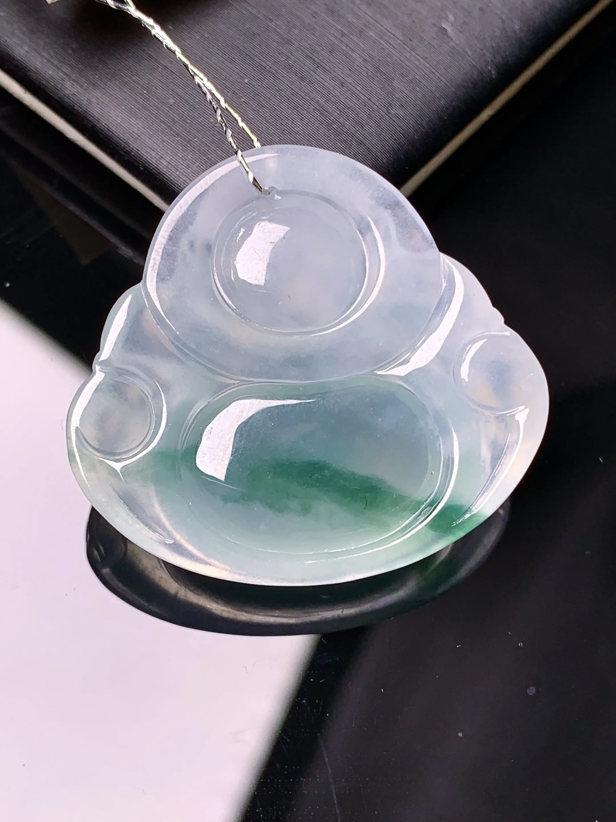 冰种飘绿佛公吊坠 玉质细腻 色泽清新艳丽 整体尺寸28*30.5*6.5