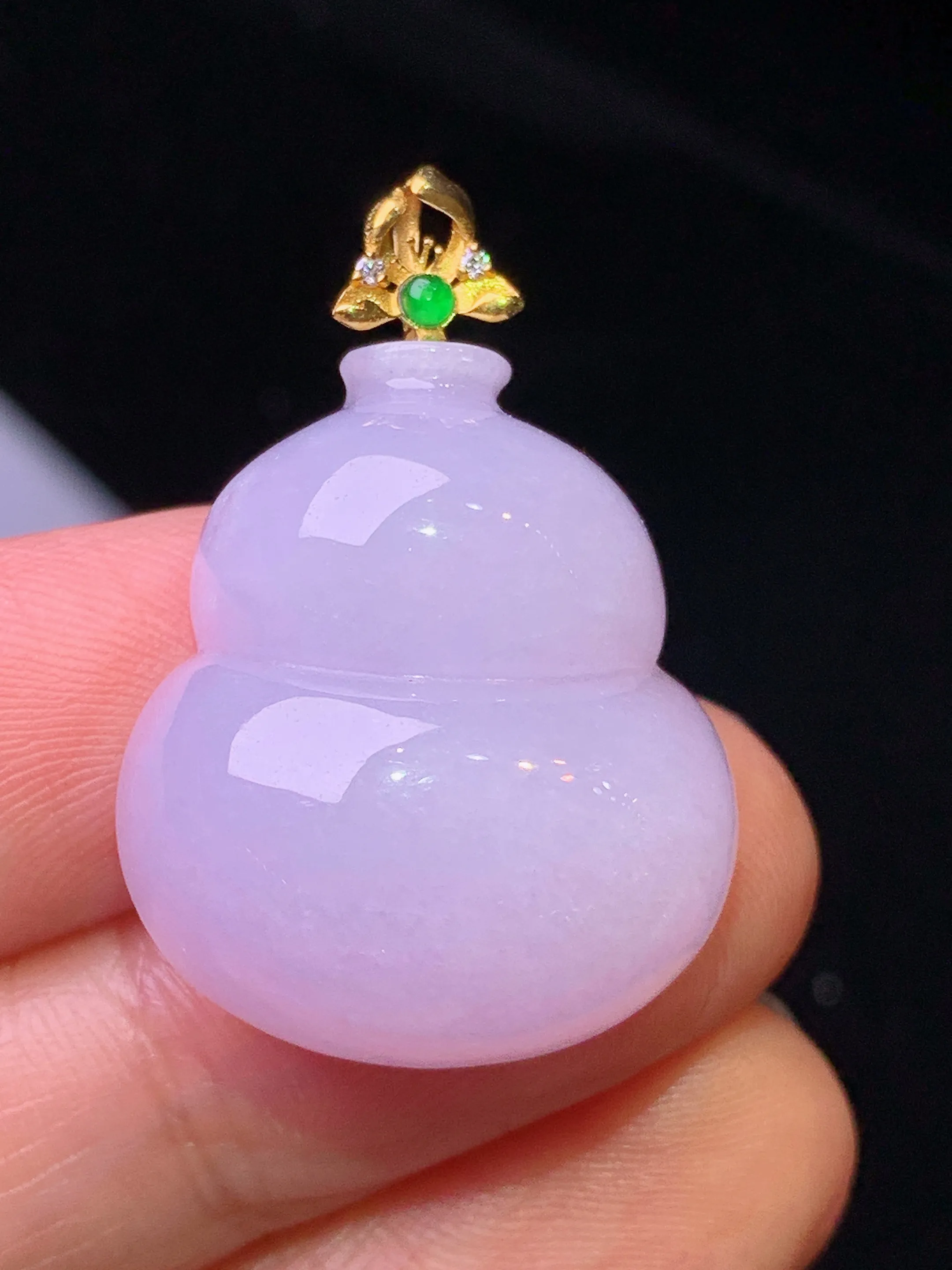 18金钻镶嵌紫罗兰葫芦吊坠 玉质细腻 色泽清新艳丽 整体尺寸30.6*21*10.8