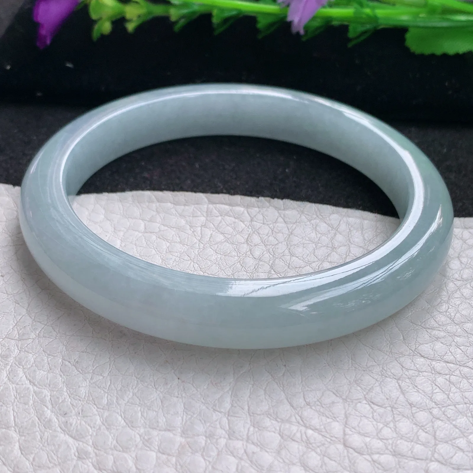 js大圈口62*10.3*8.5平安镯 缅甸翡翠精美白月光厚装宽边玉手镯 玉手环