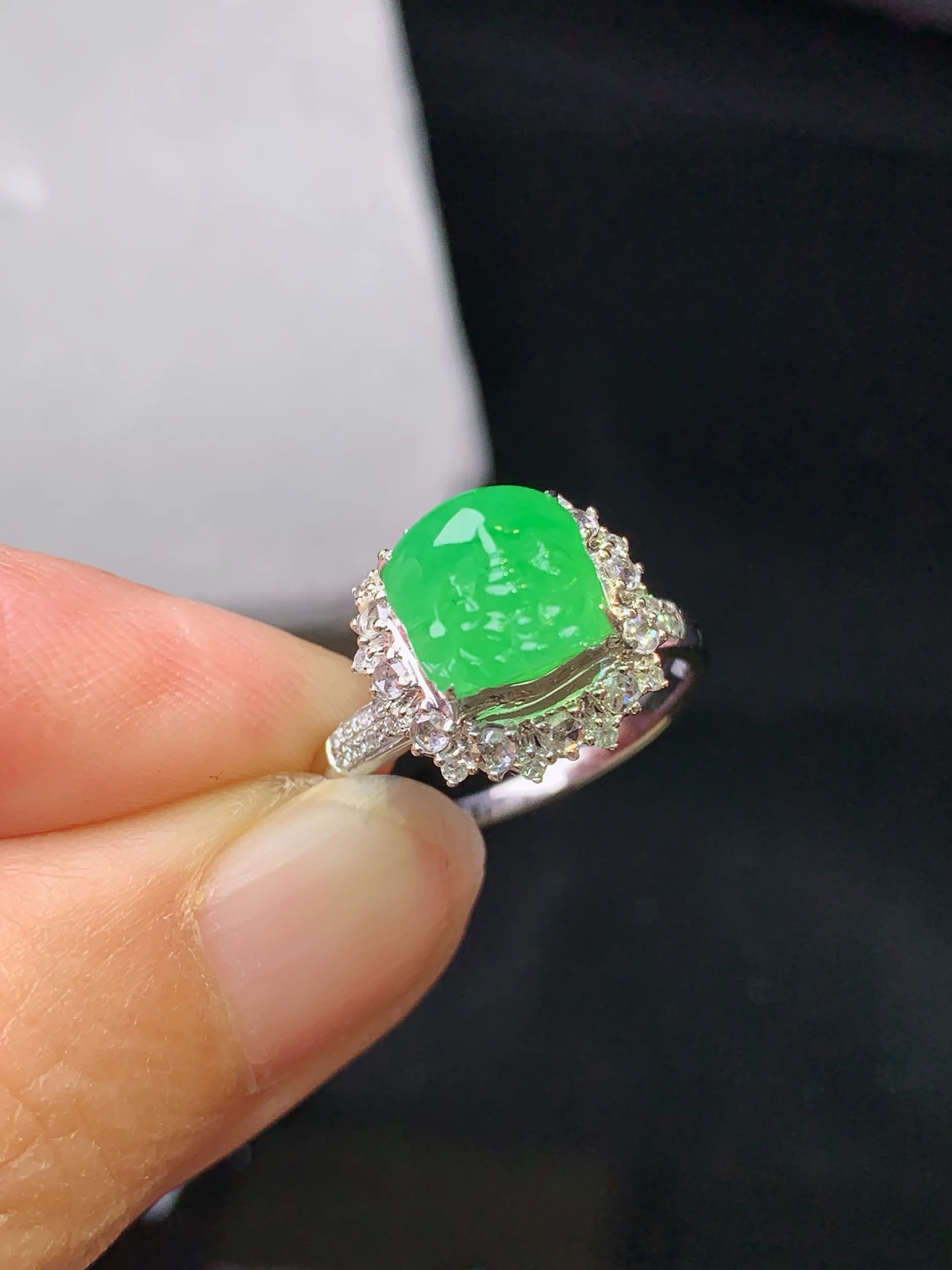 18金钻镶嵌满绿貔貅戒指 玉质细腻 色泽清新艳丽 圈口13 整体尺寸12.2*10.7