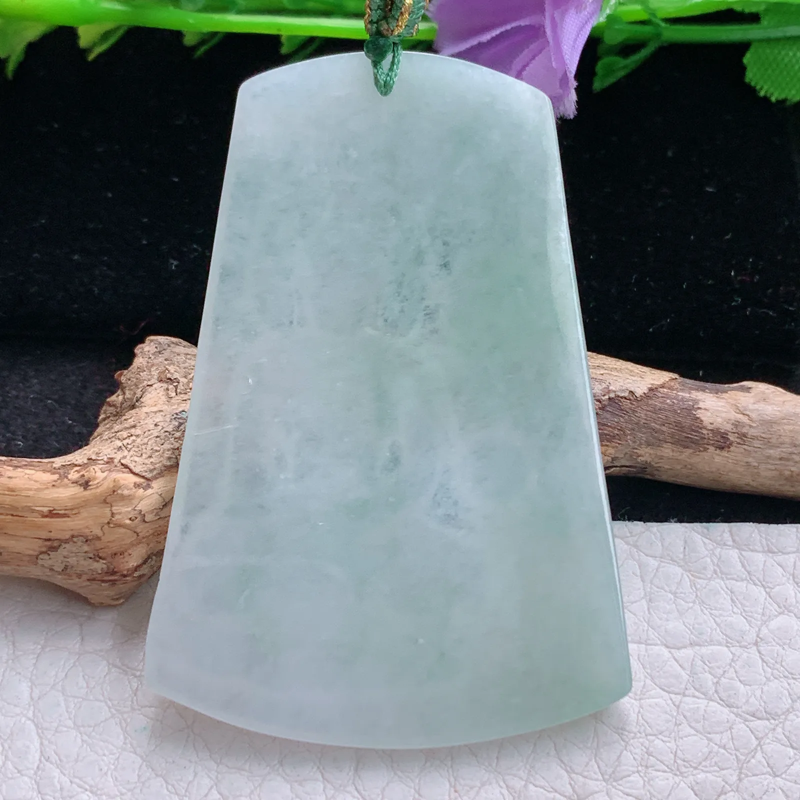 yn实拍58*39.5*4.6缅甸翡翠精雕浅绿大日如来 花开见佛玉吊坠 玉挂坠