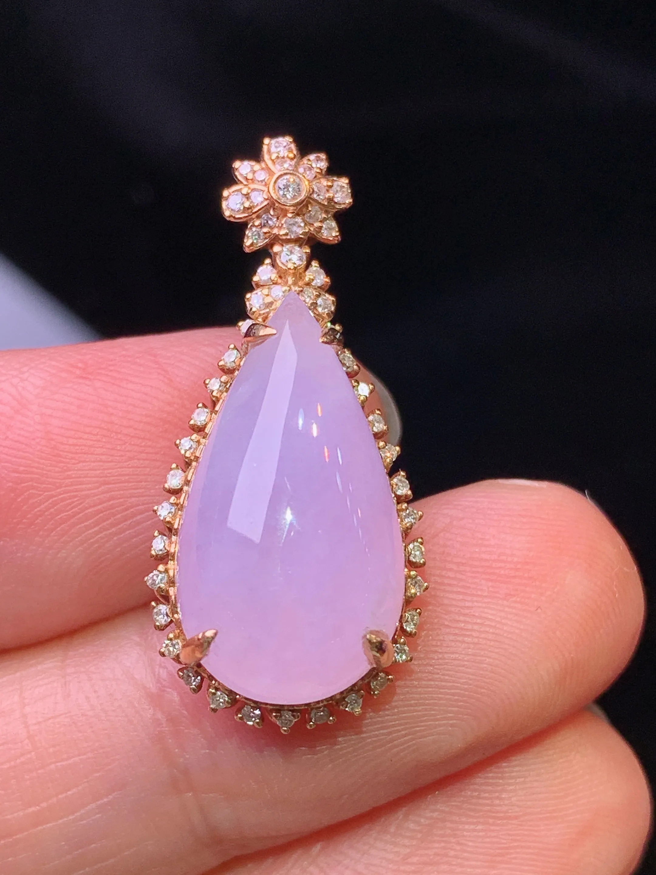 18金钻镶嵌紫罗兰水滴吊坠 玉质细腻 色泽清新艳丽 整体尺寸28.8*13.2*9.2