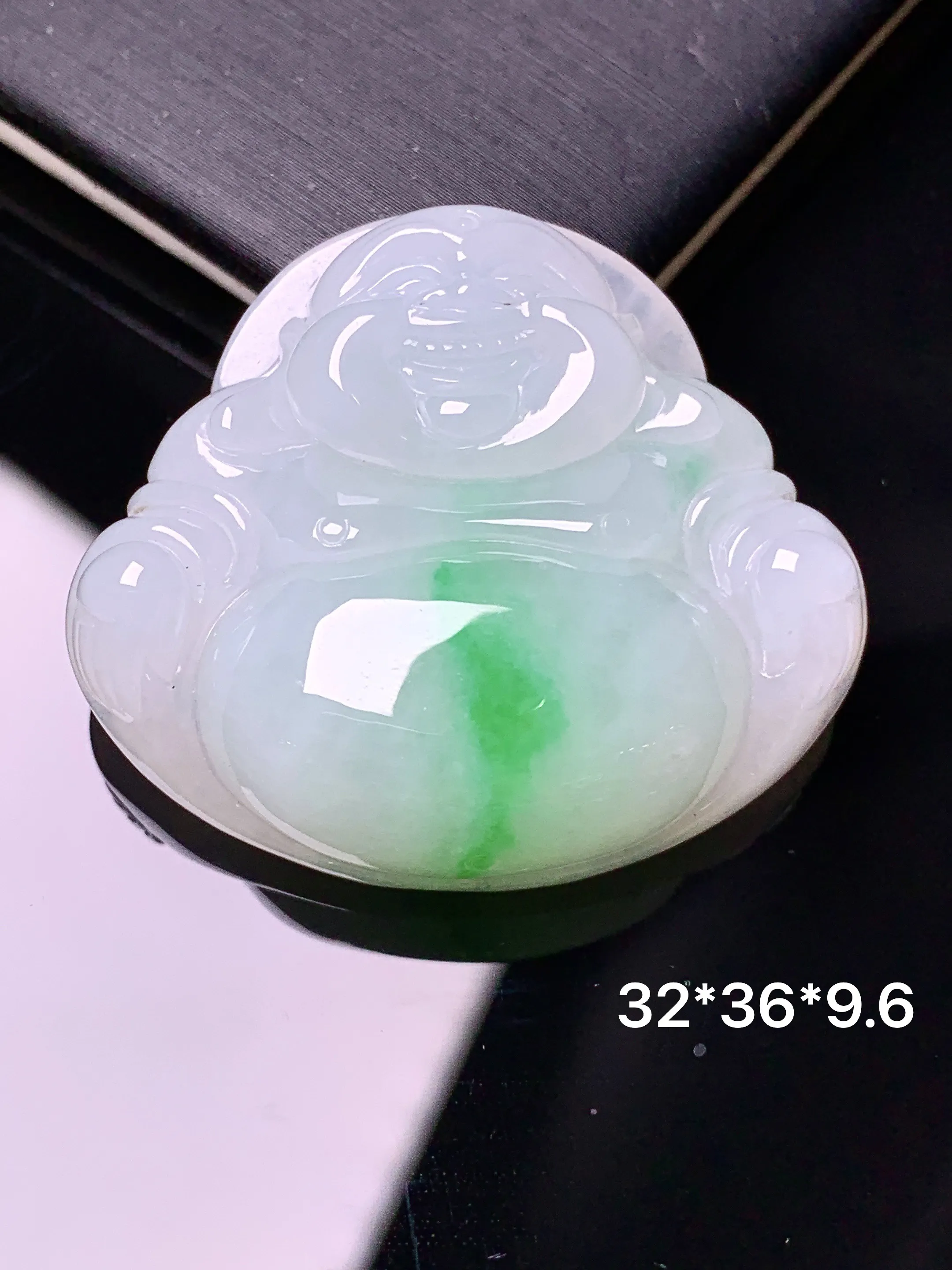 飘绿佛公吊坠 玉质细腻 色泽艳丽清新 整体尺寸32*36*9.6