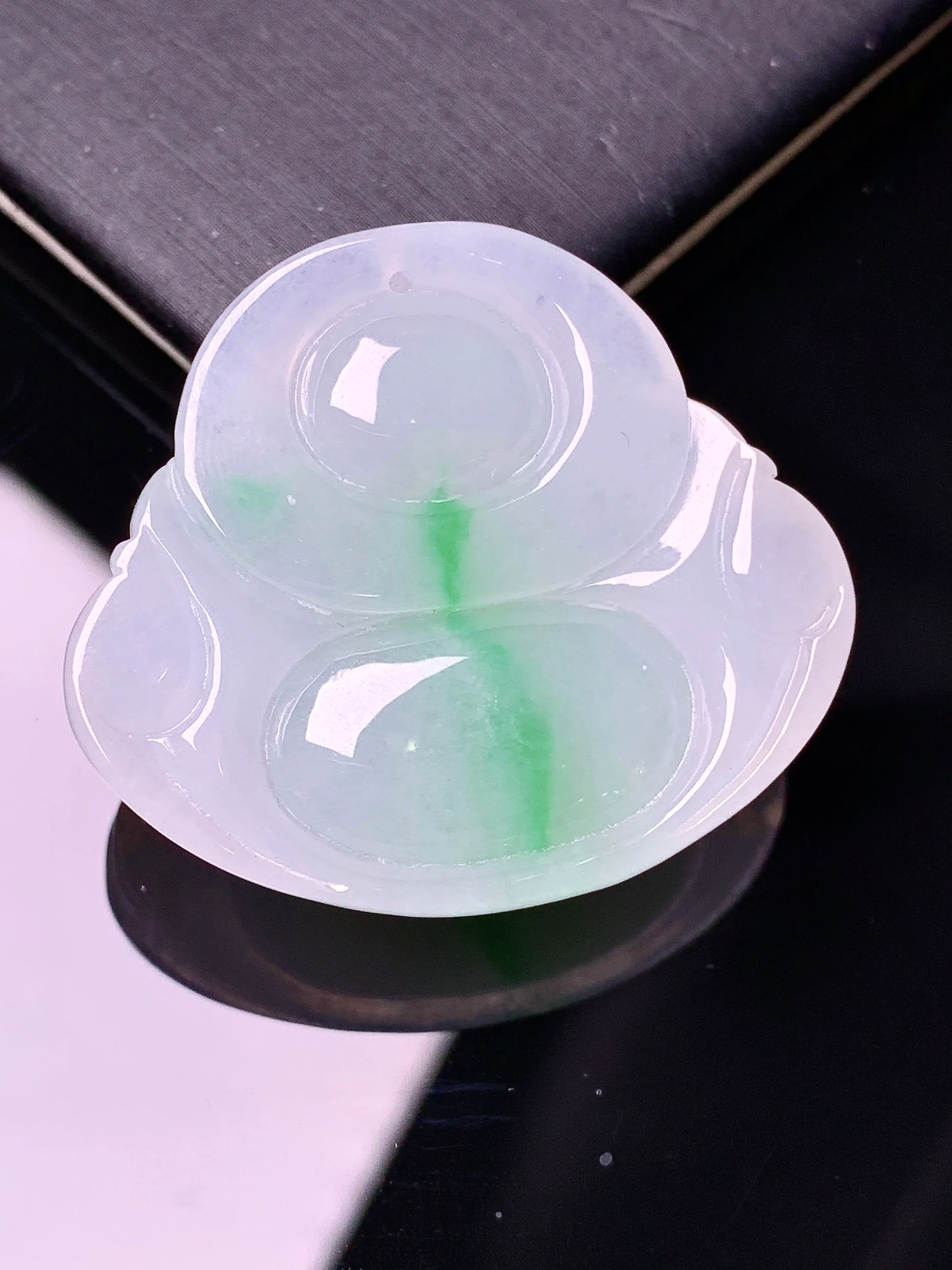 飘绿佛公吊坠 玉质细腻 色泽艳丽清新 整体尺寸32*36*9.6