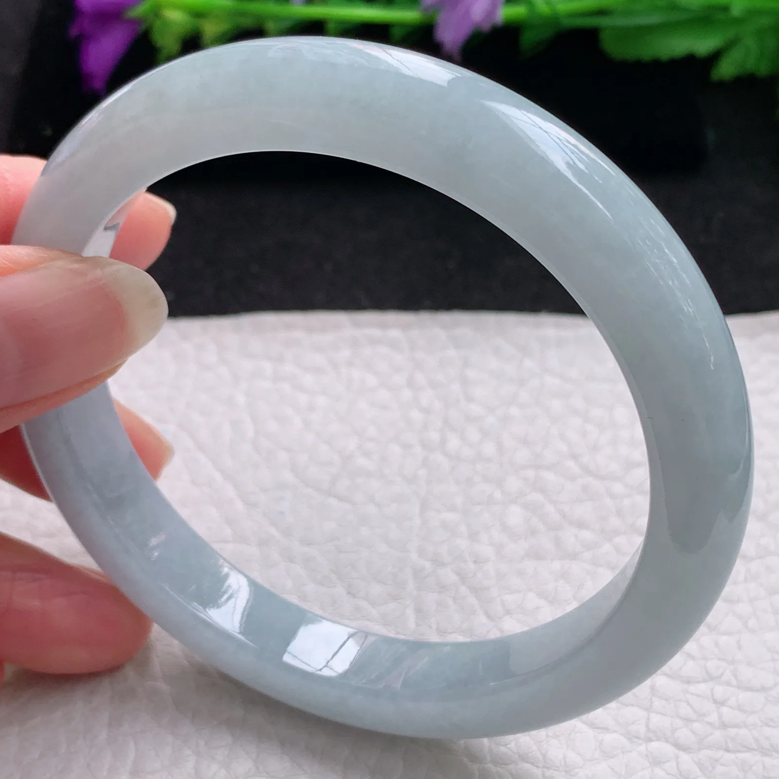 js大圈口62*10.3*8.5平安镯 缅甸翡翠精美白月光厚装宽边玉手镯 玉手环