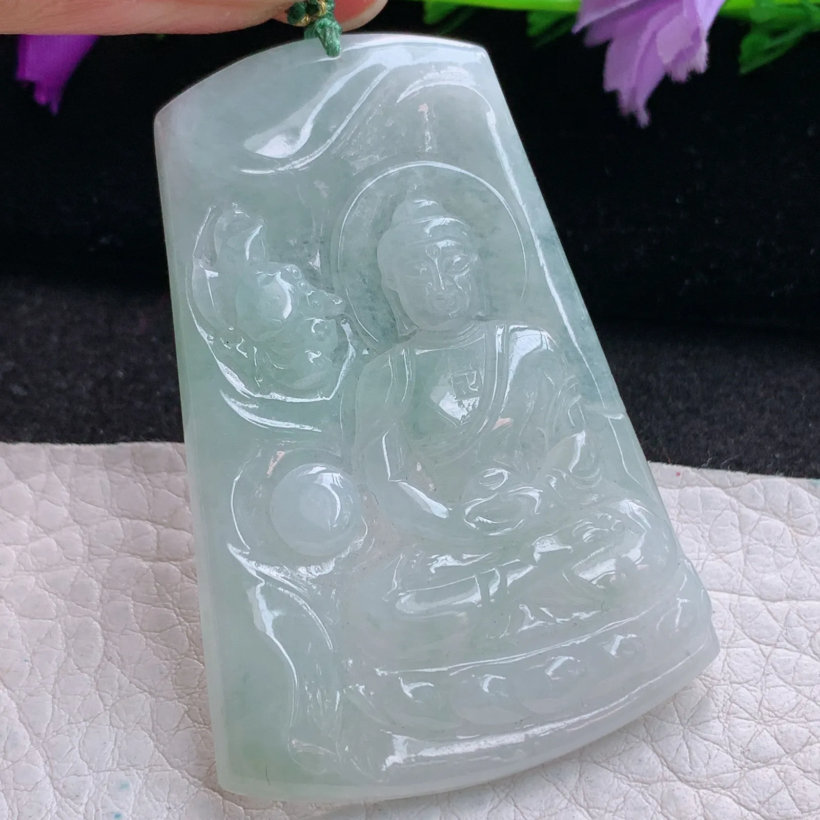 yn实拍58*39.5*4.6缅甸翡翠精雕浅绿大日如来 花开见佛玉吊坠 玉挂坠