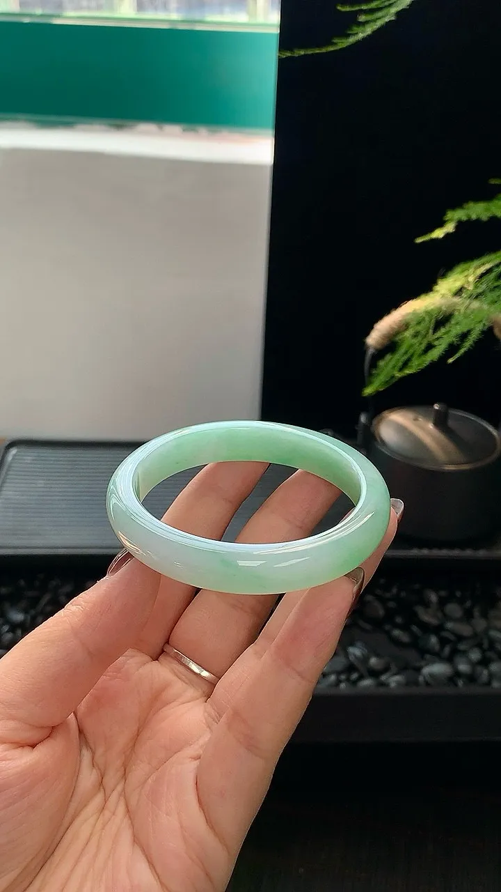 「甜果绿贵妃镯