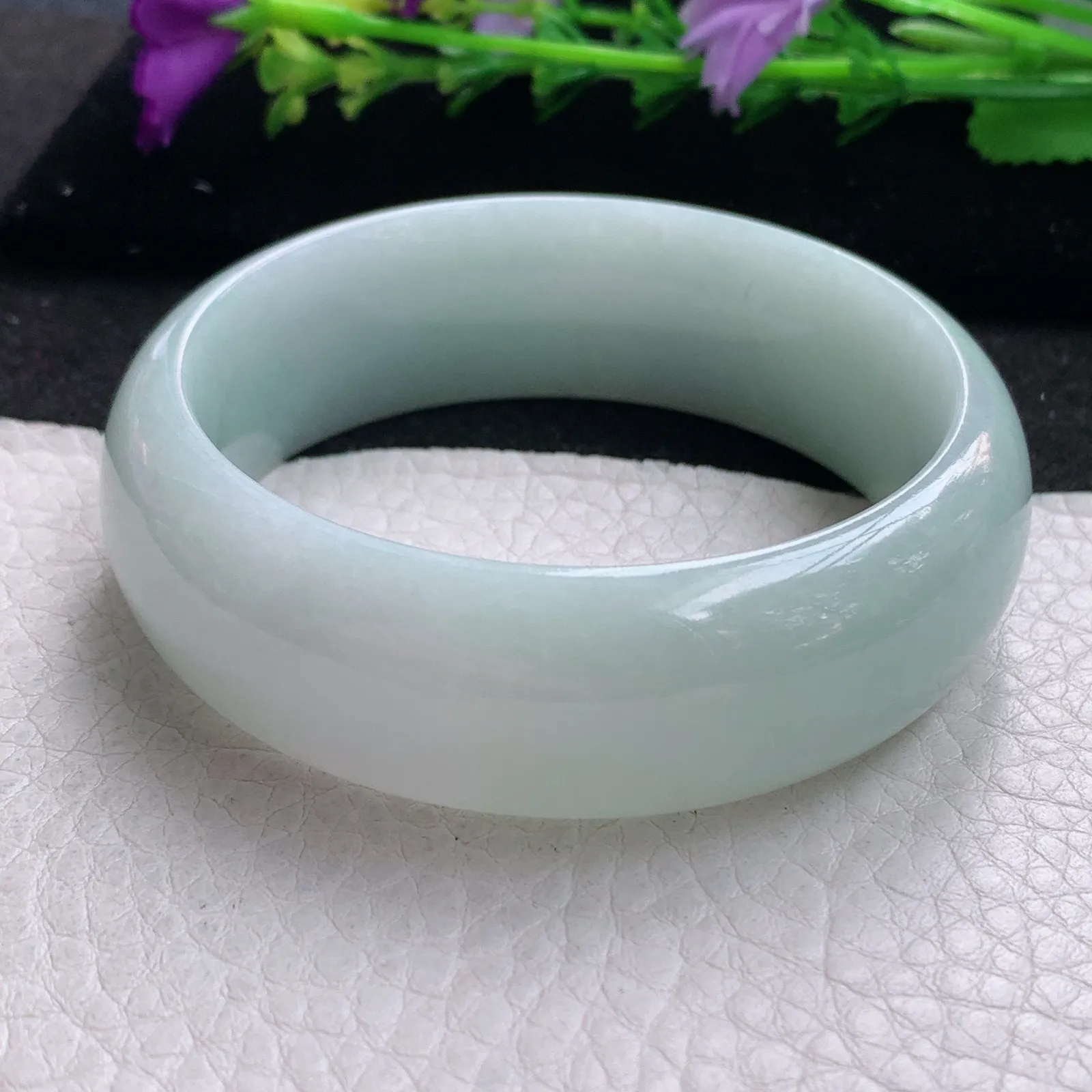 js实拍55.5*19.6*8轮胎镯 缅甸翡翠精美水润浅绿宽边玉手镯 玉手环