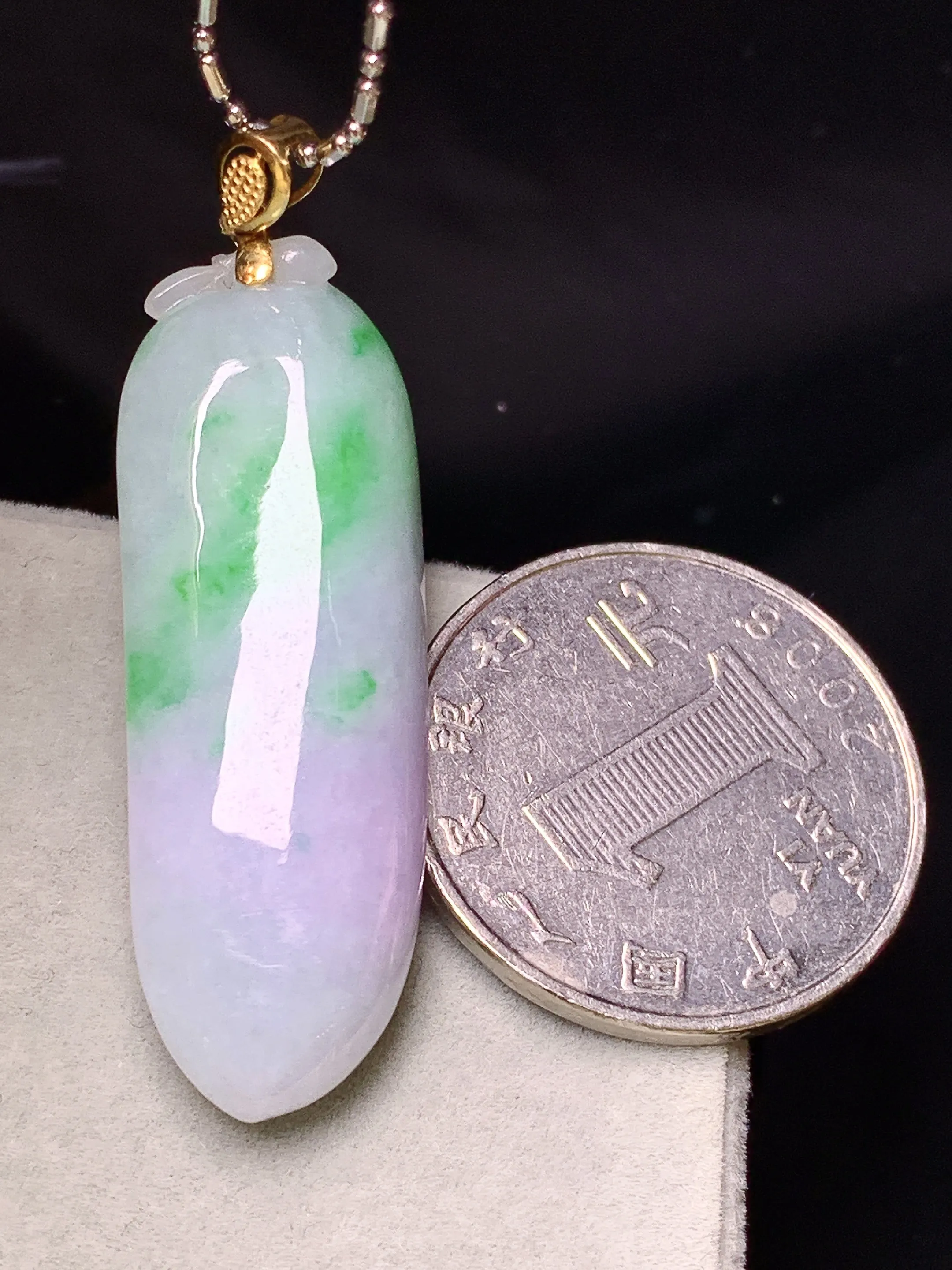 18金镶嵌飘绿福瓜吊坠 玉质细腻 色泽清新艳丽 整体尺寸45.3*13.8*8.5