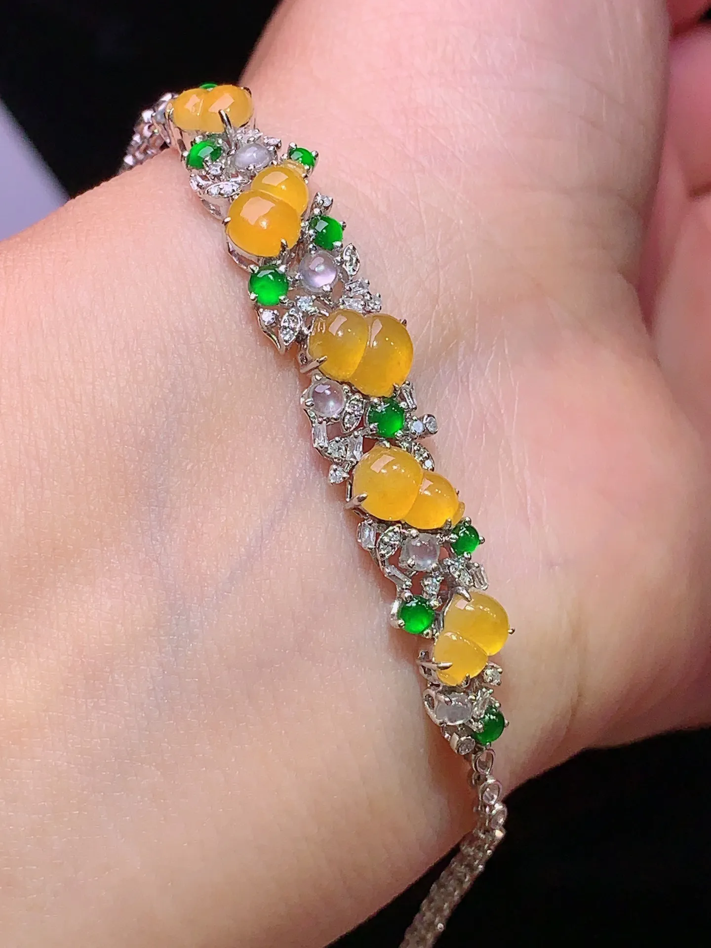 18金钻镶嵌黄翡手链 玉质细腻 色泽清新艳丽 整体尺寸55.8*9*5.3