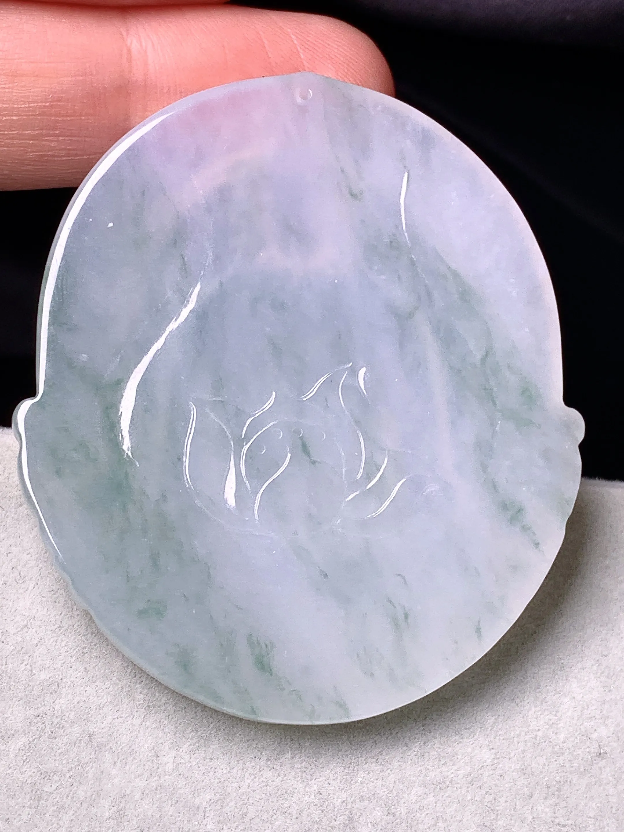 飘绿观音菩萨吊坠 玉质细腻 厚装大气 整体尺寸50.8*44*5.6