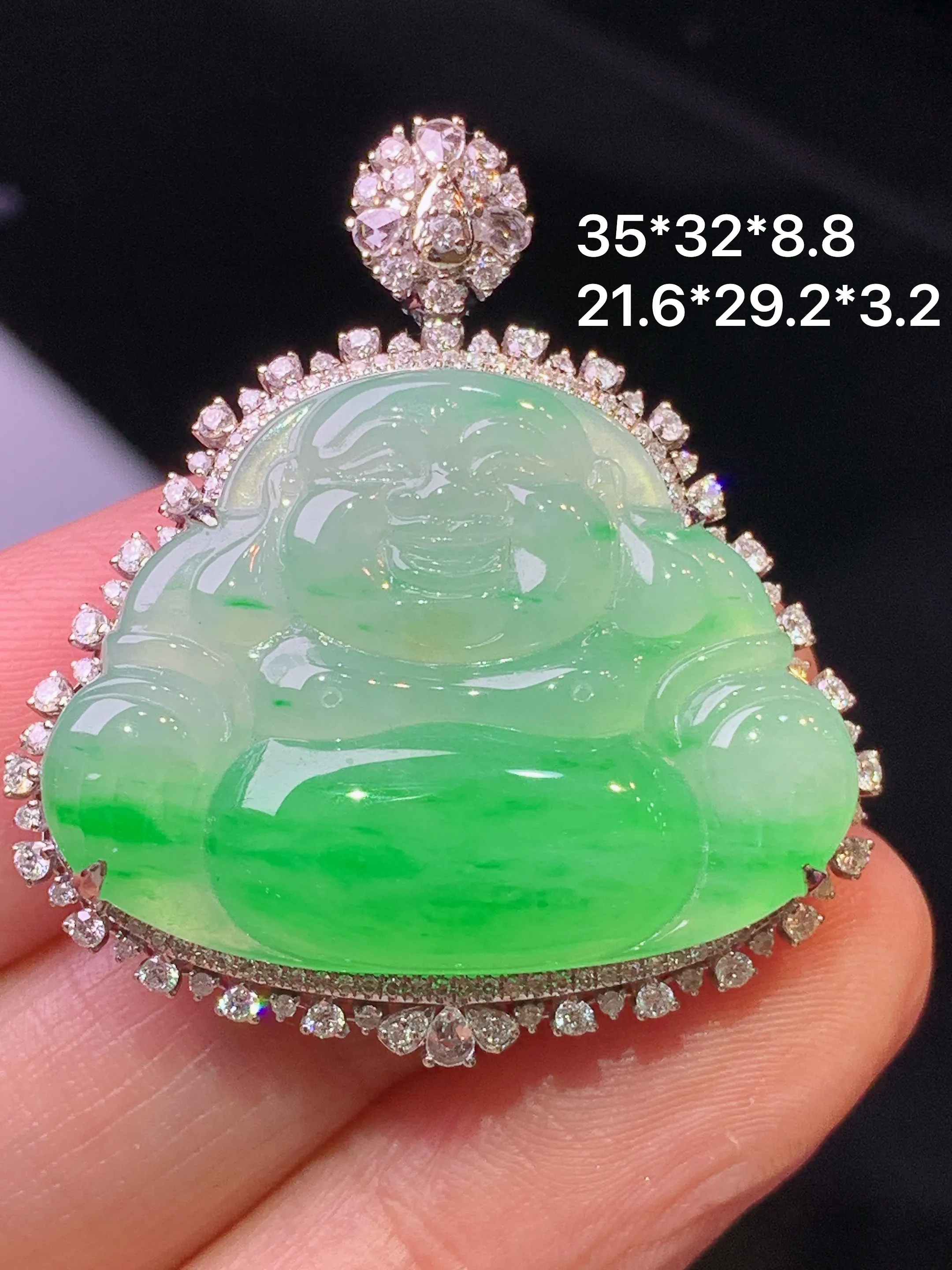 18金钻镶嵌飘绿佛公吊坠 玉质细腻 色泽清新艳丽 整体尺寸35*32*8.8