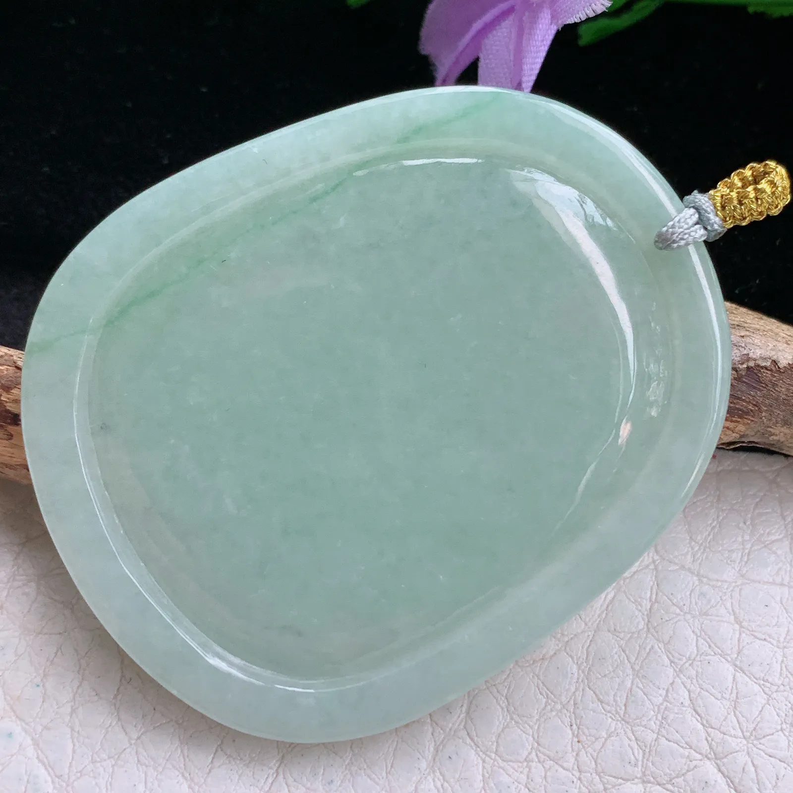 rp实拍50*41.8*5缅甸翡翠精雕甜绿地藏王菩萨玉吊坠 玉挂坠