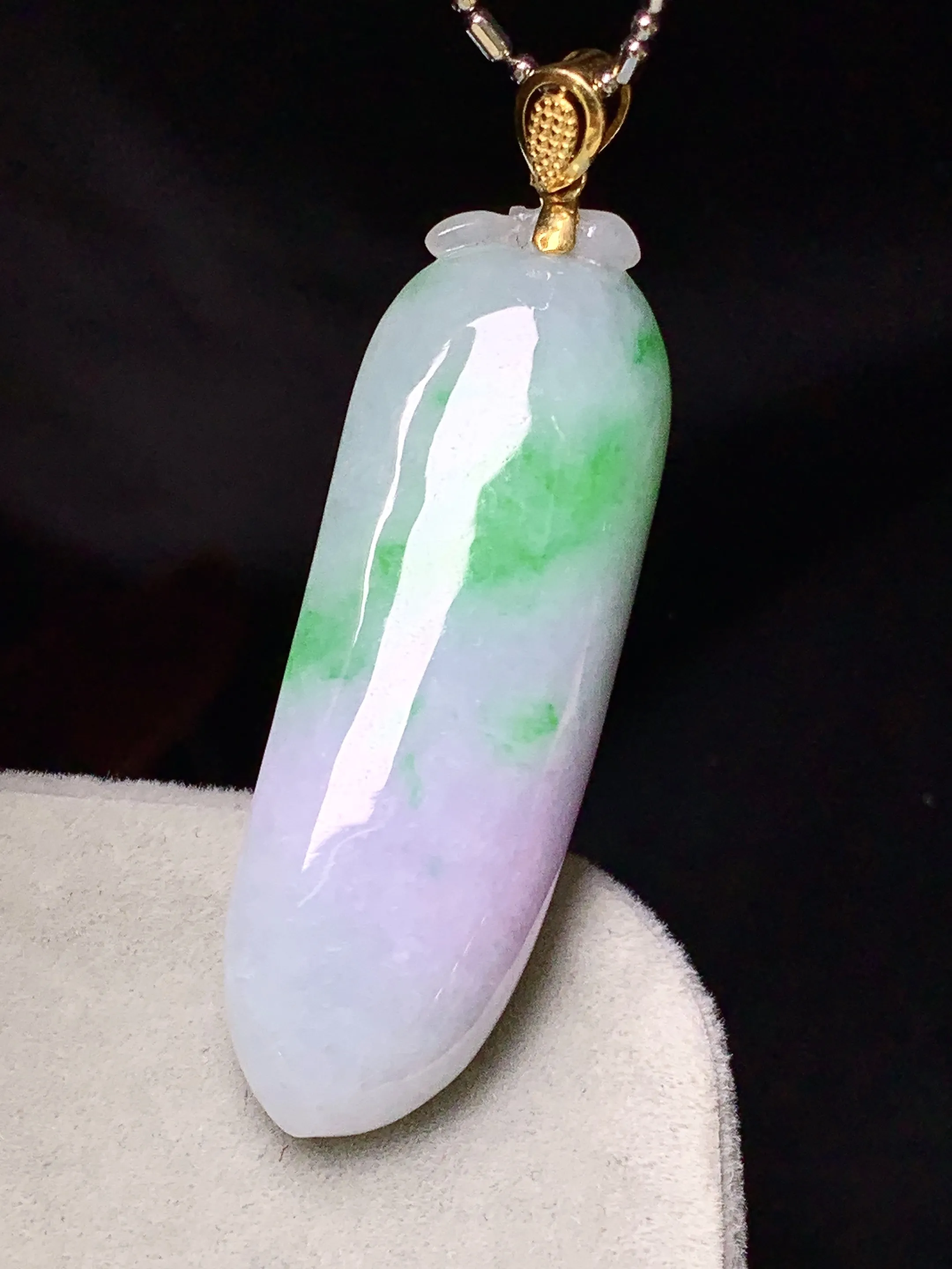 18金镶嵌飘绿福瓜吊坠 玉质细腻 色泽清新艳丽 整体尺寸45.3*13.8*8.5