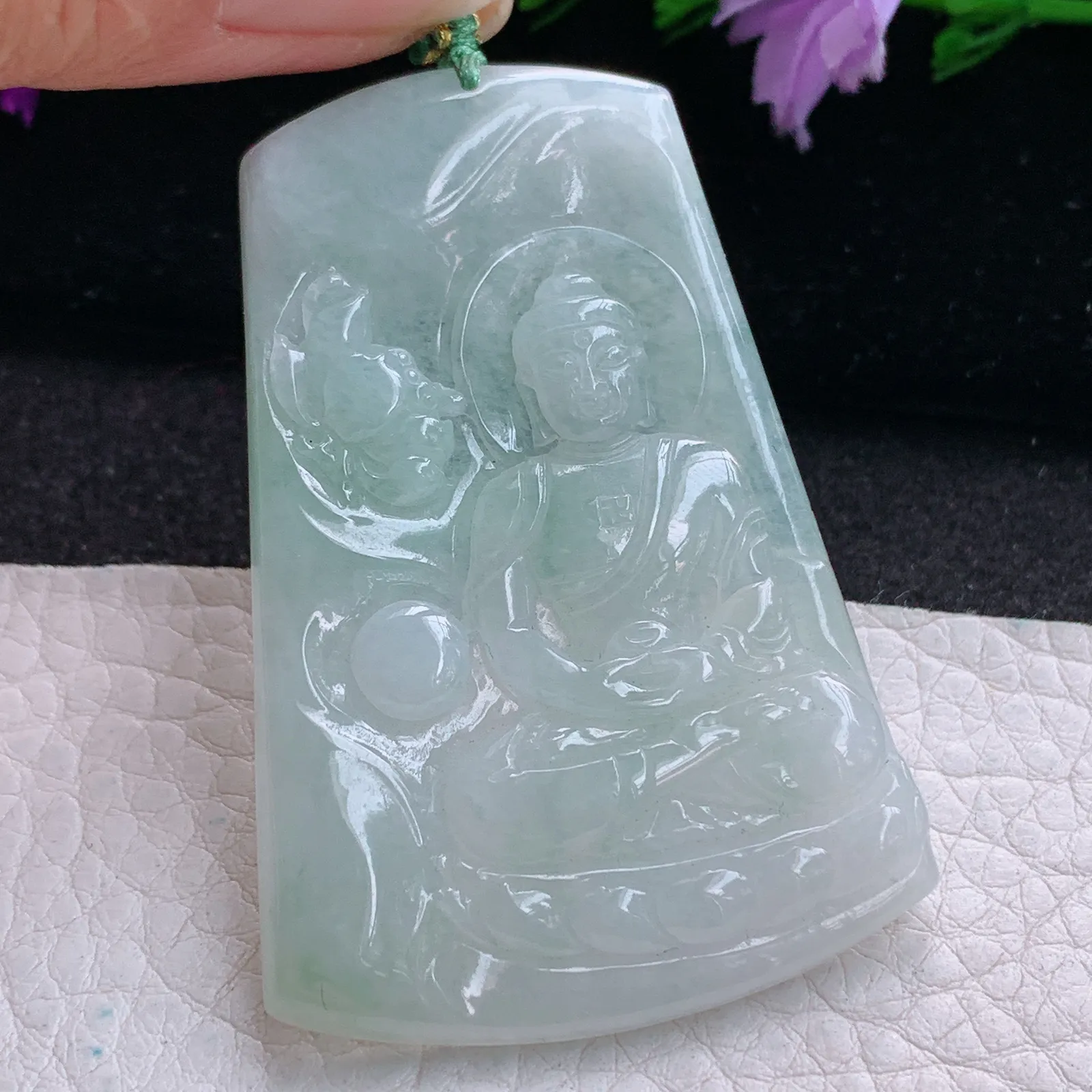 yn实拍58*39.5*4.6缅甸翡翠精雕浅绿大日如来 花开见佛玉吊坠 玉挂坠