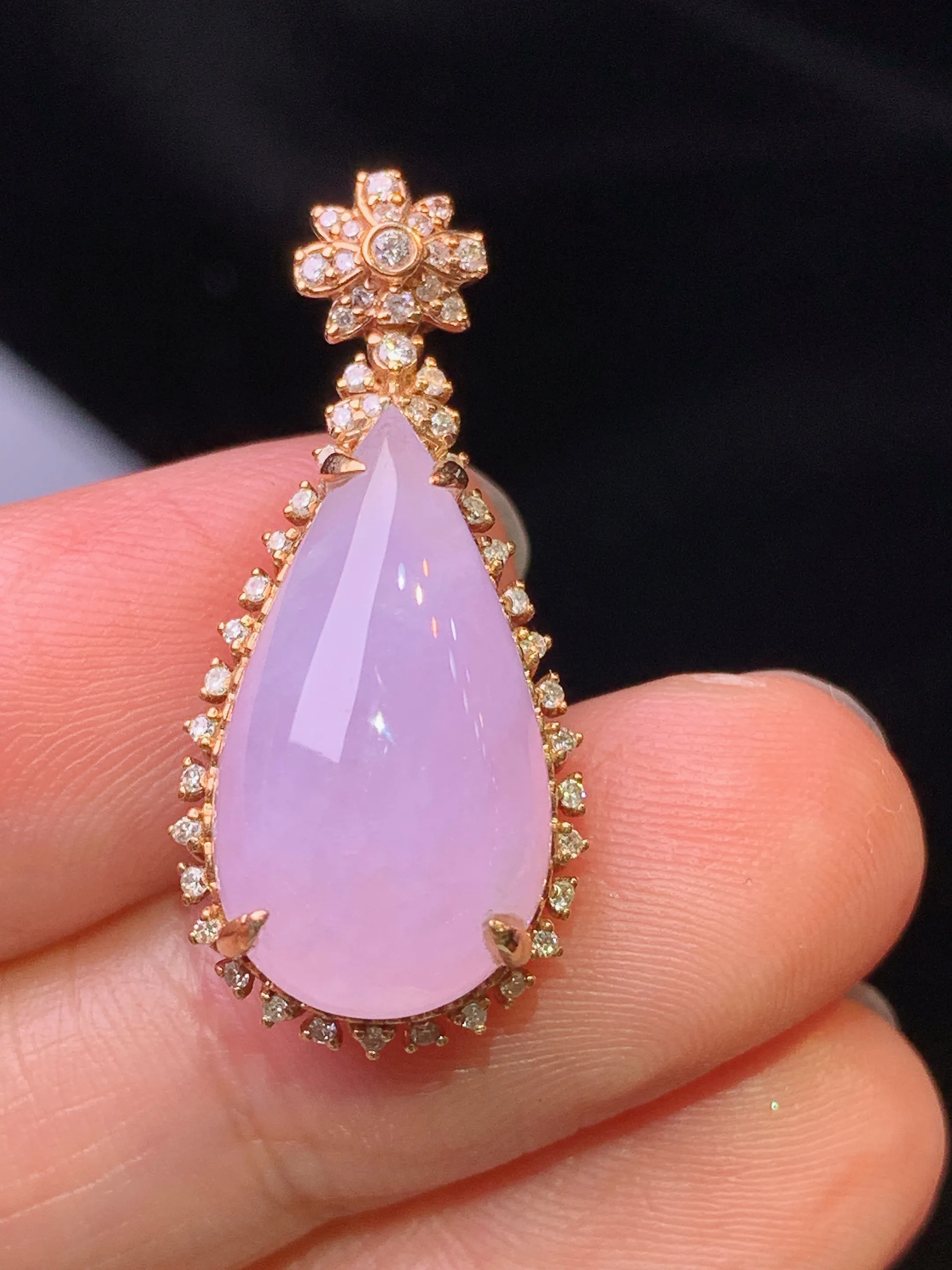 18金钻镶嵌紫罗兰水滴吊坠 玉质细腻 色泽清新艳丽 整体尺寸28.8*13.2*9.2