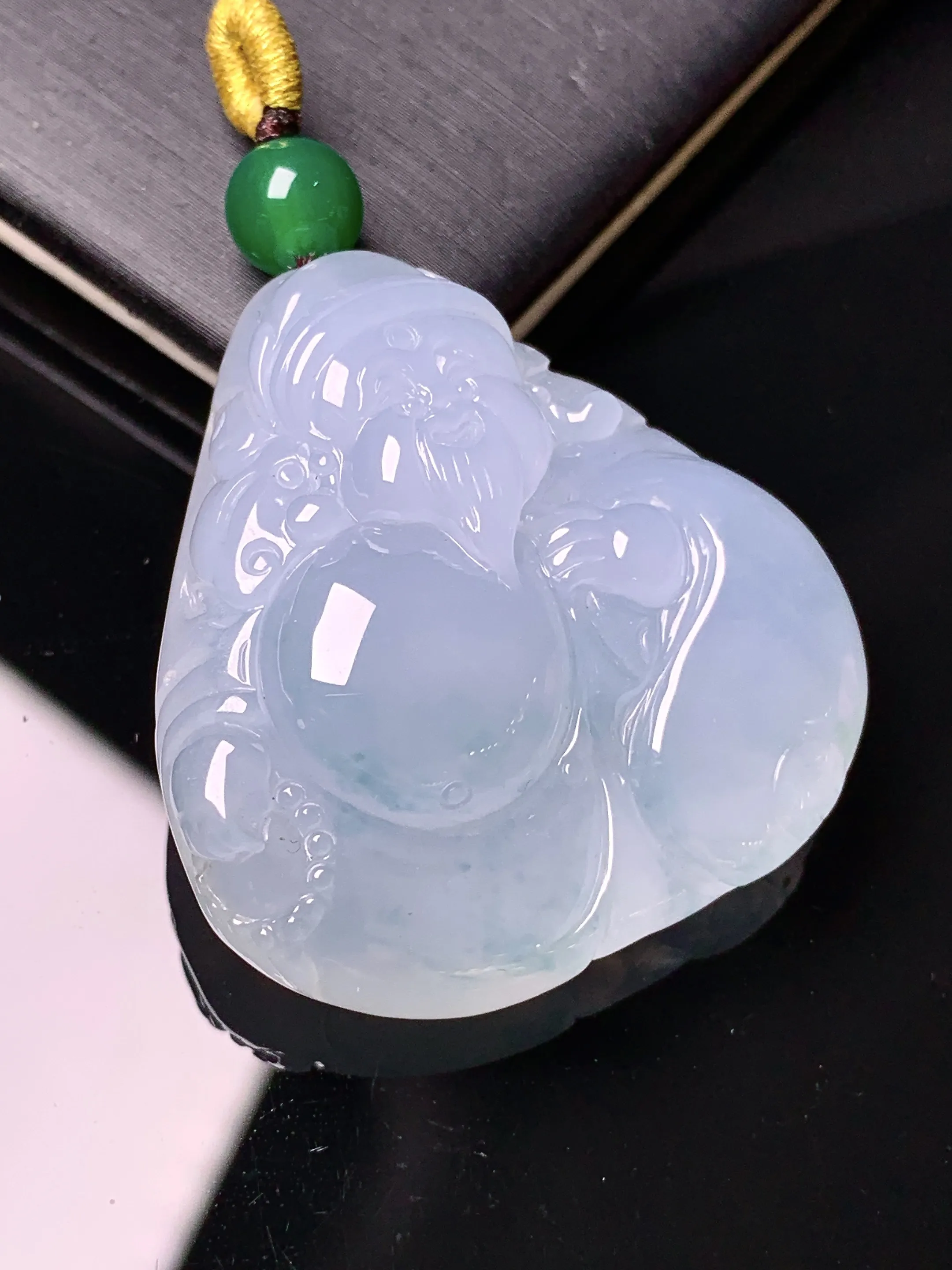 冰种财神爷吊坠 玉质细腻 色泽清新艳丽 整体尺寸34.2*32.5*10.2