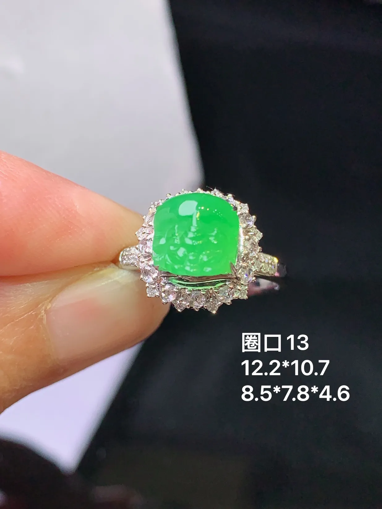 18金钻镶嵌满绿貔貅戒指 玉质细腻 色泽清新艳丽 圈口13 整体尺寸12.2*10.7