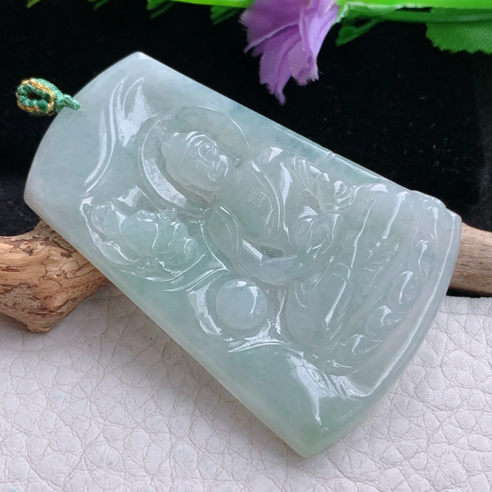 yn实拍58*39.5*4.6缅甸翡翠精雕浅绿大日如来 花开见佛玉吊坠 玉挂坠