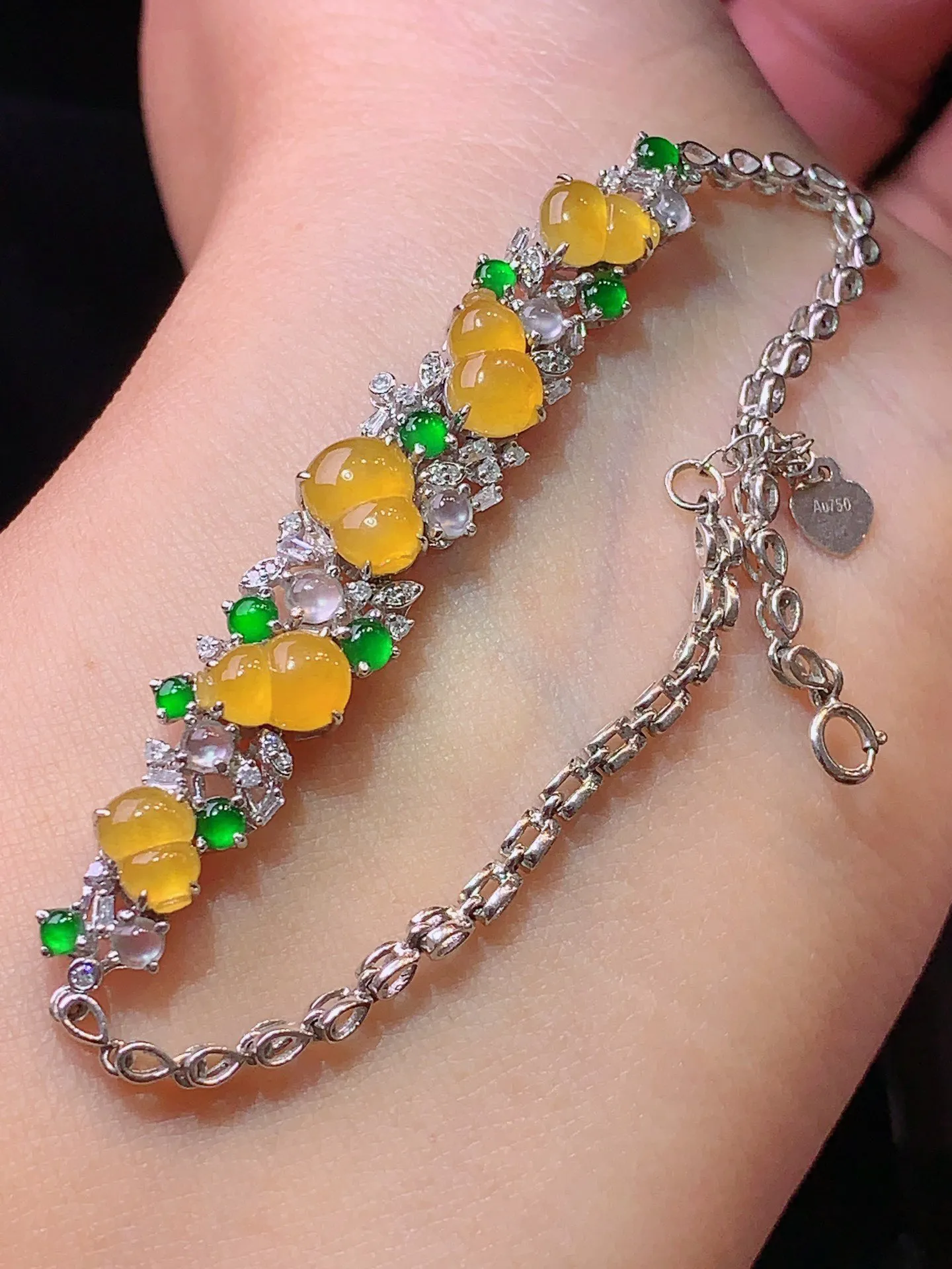 18金钻镶嵌黄翡手链 玉质细腻 色泽清新艳丽 整体尺寸55.8*9*5.3