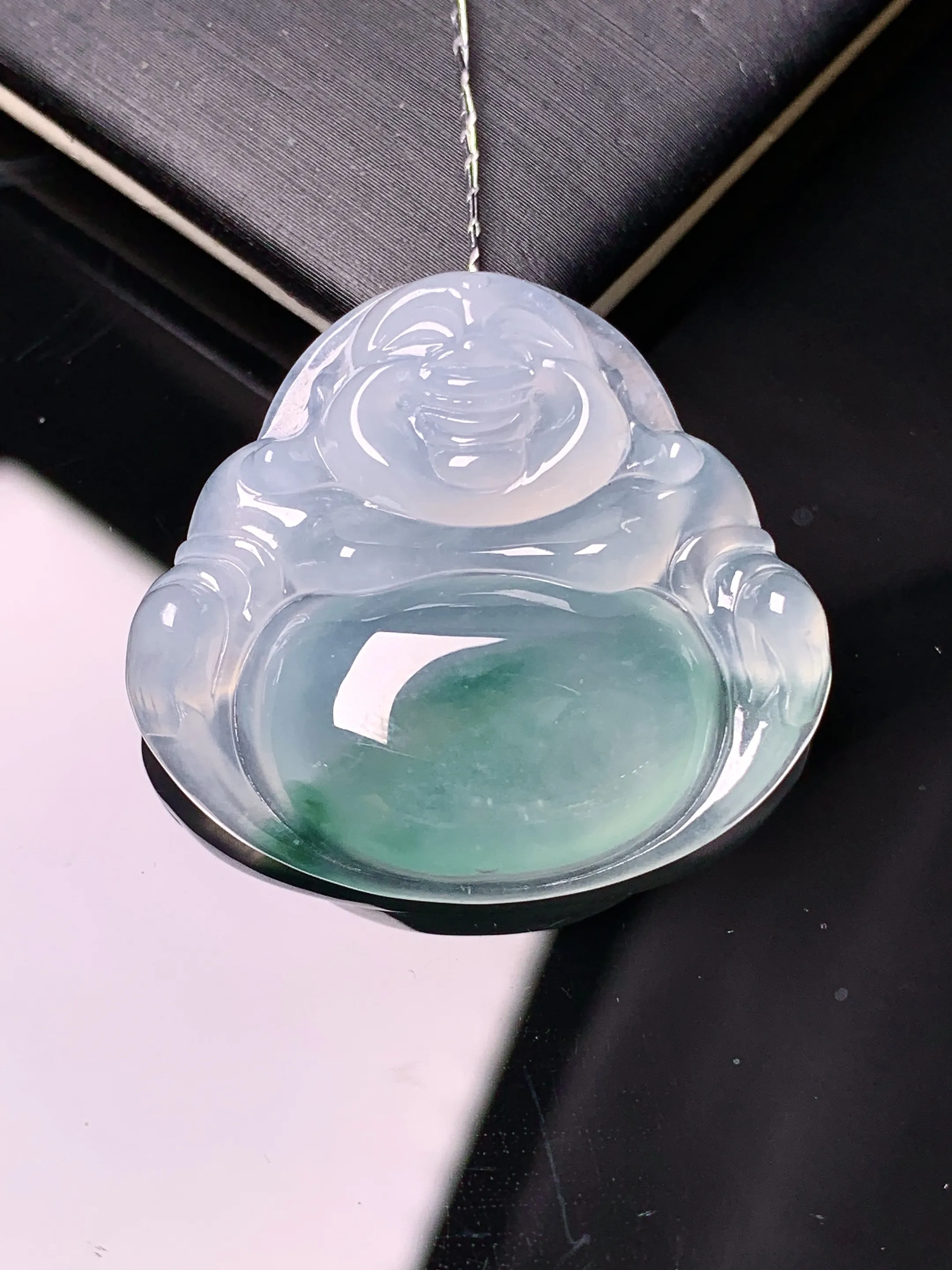 冰种飘绿佛公吊坠 玉质细腻 色泽清新艳丽 整体尺寸28*30.5*6.5