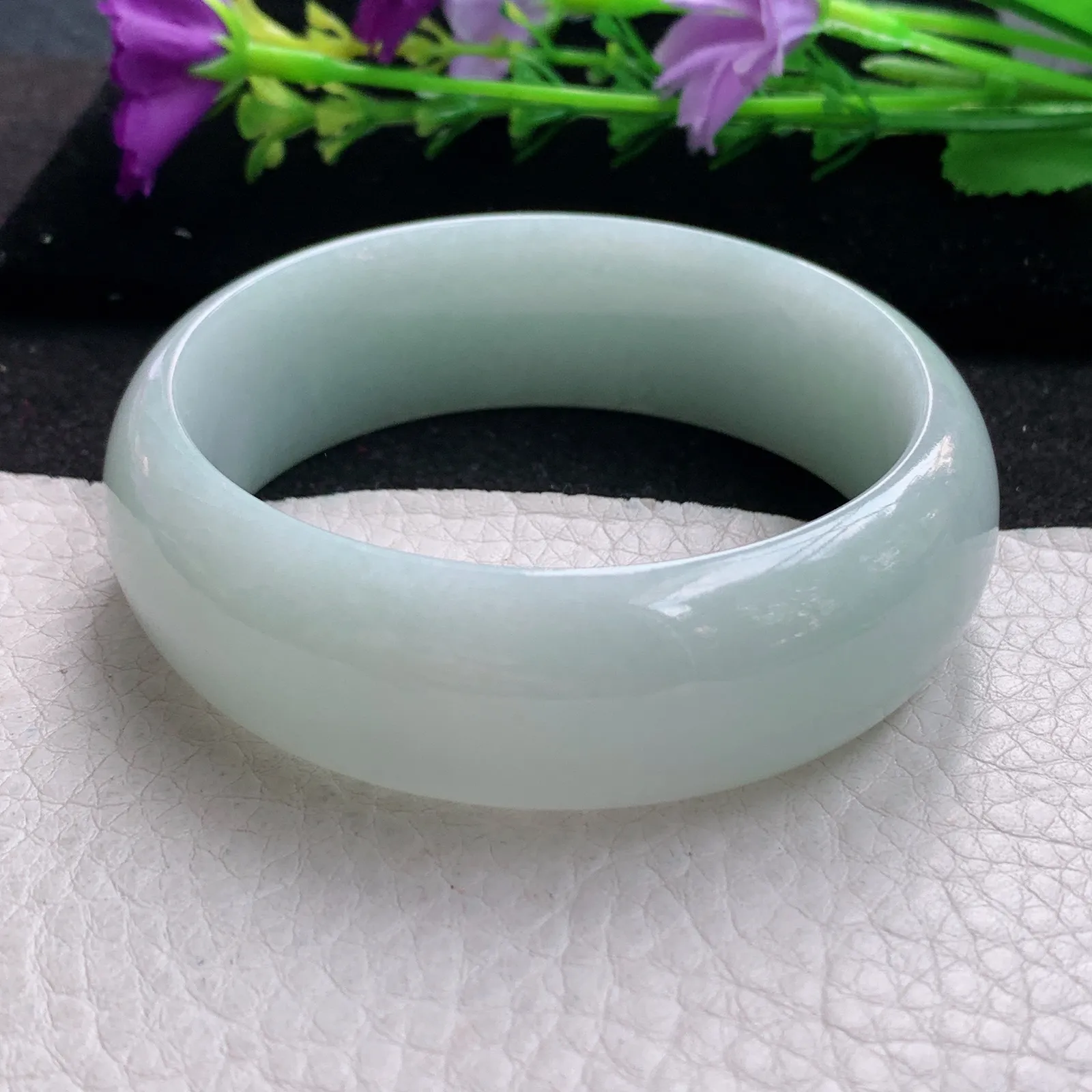 js实拍55.5*19.6*8轮胎镯 缅甸翡翠精美水润浅绿宽边玉手镯 玉手环