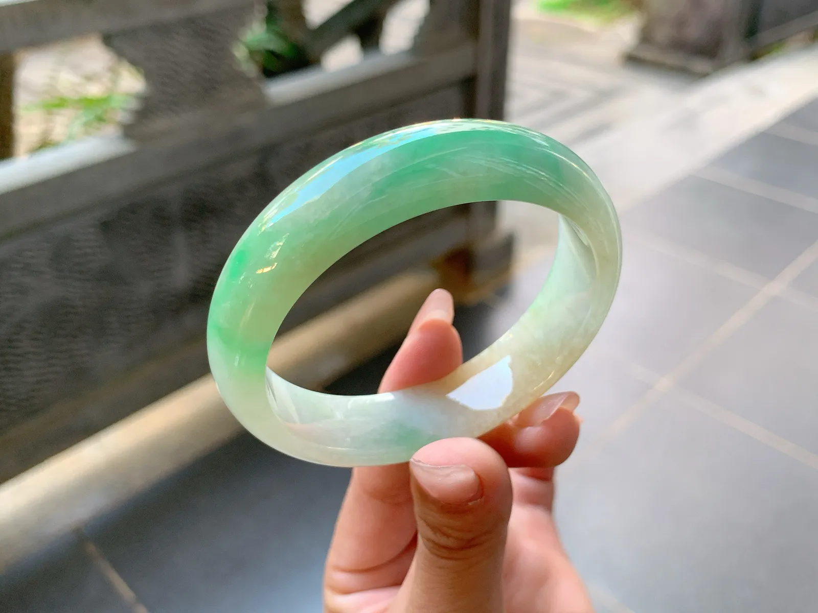 ｜55圈口
飘绿带黄，版型宽宽的，尽显大气之感，风格独特有复古风的感觉，