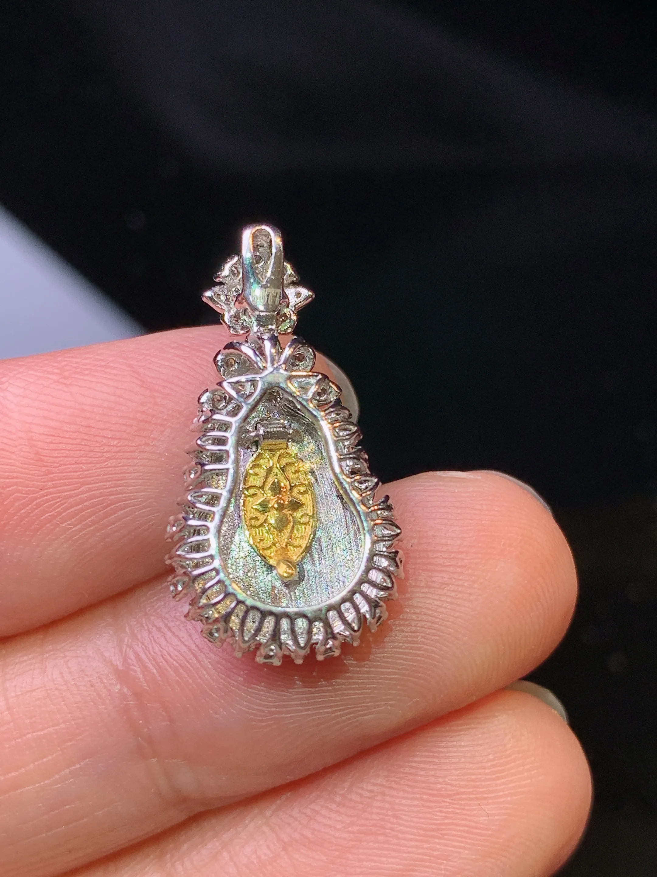 18金钻镶嵌满绿葫芦吊坠 玉质细腻 色泽清新艳丽 整体尺寸22.5*12*7