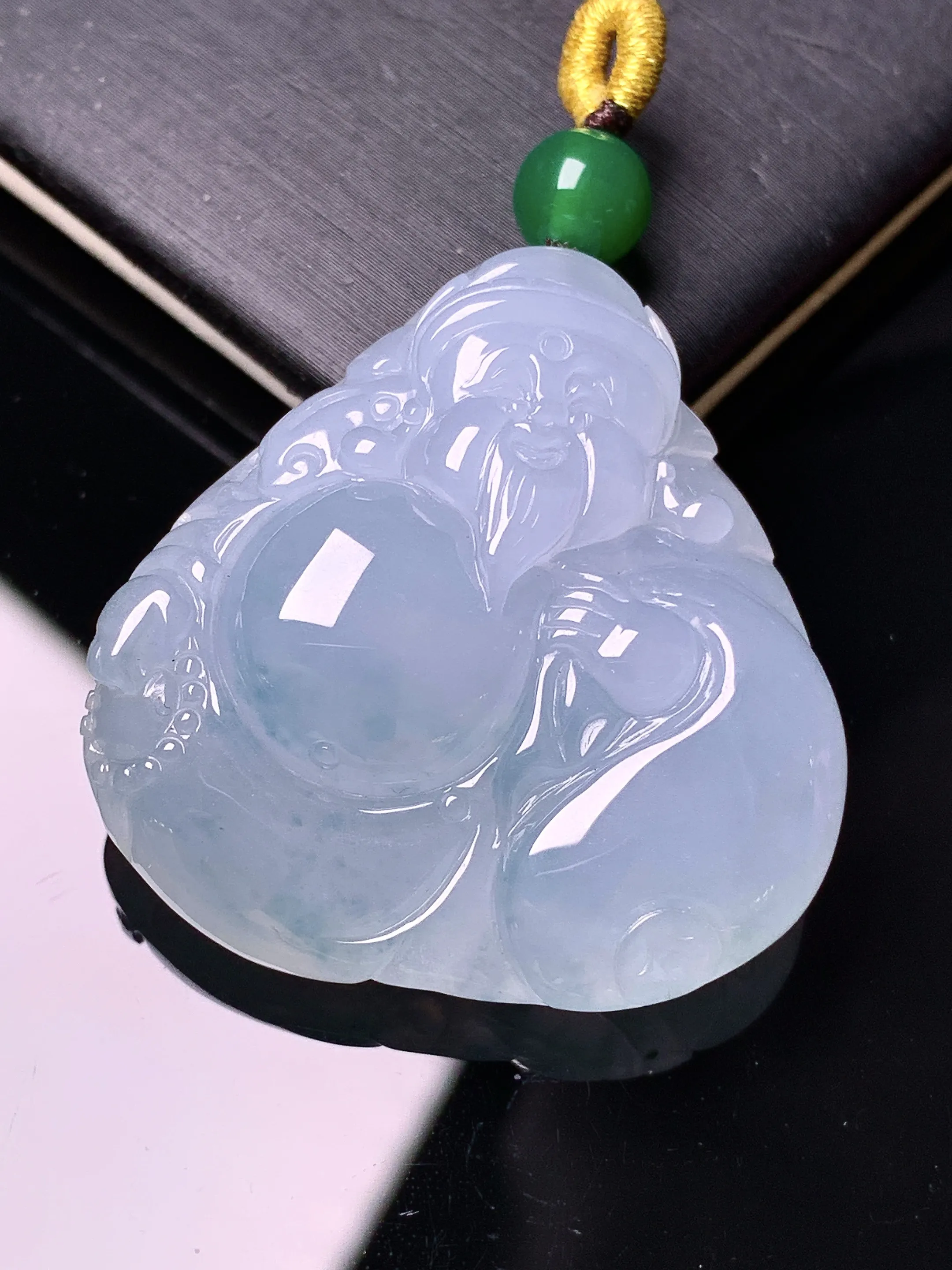 冰种财神爷吊坠 玉质细腻 色泽清新艳丽 整体尺寸34.2*32.5*10.2