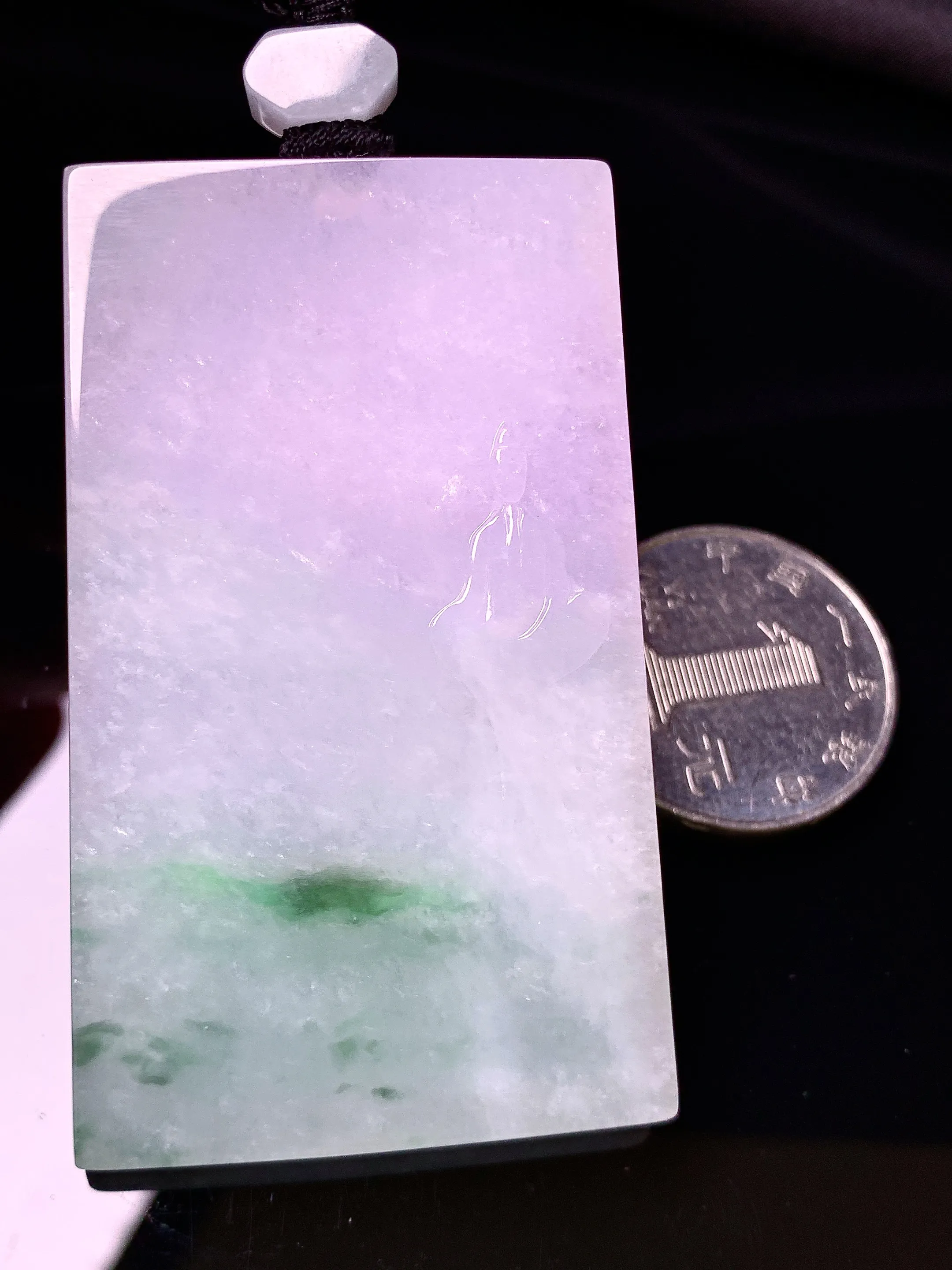 淡紫罗兰飘绿无事牌吊坠 玉质细腻 色泽清新艳丽 整体尺寸62*37.8*6.2