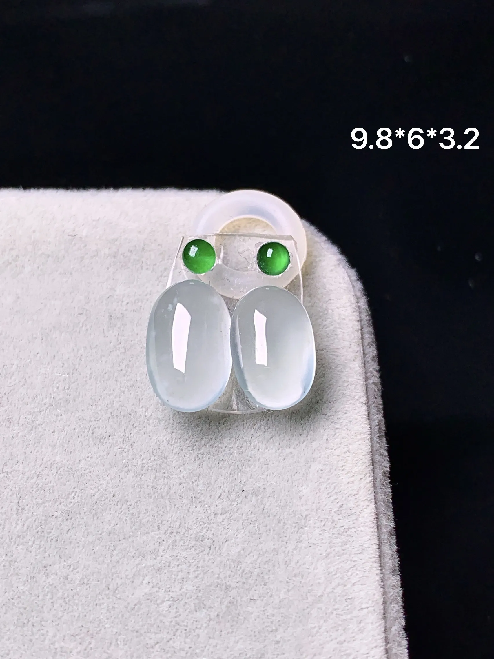 镶嵌款 冰种蛋面一对 玉质细腻 色泽清新艳丽 整体尺寸9.8*6*3.2