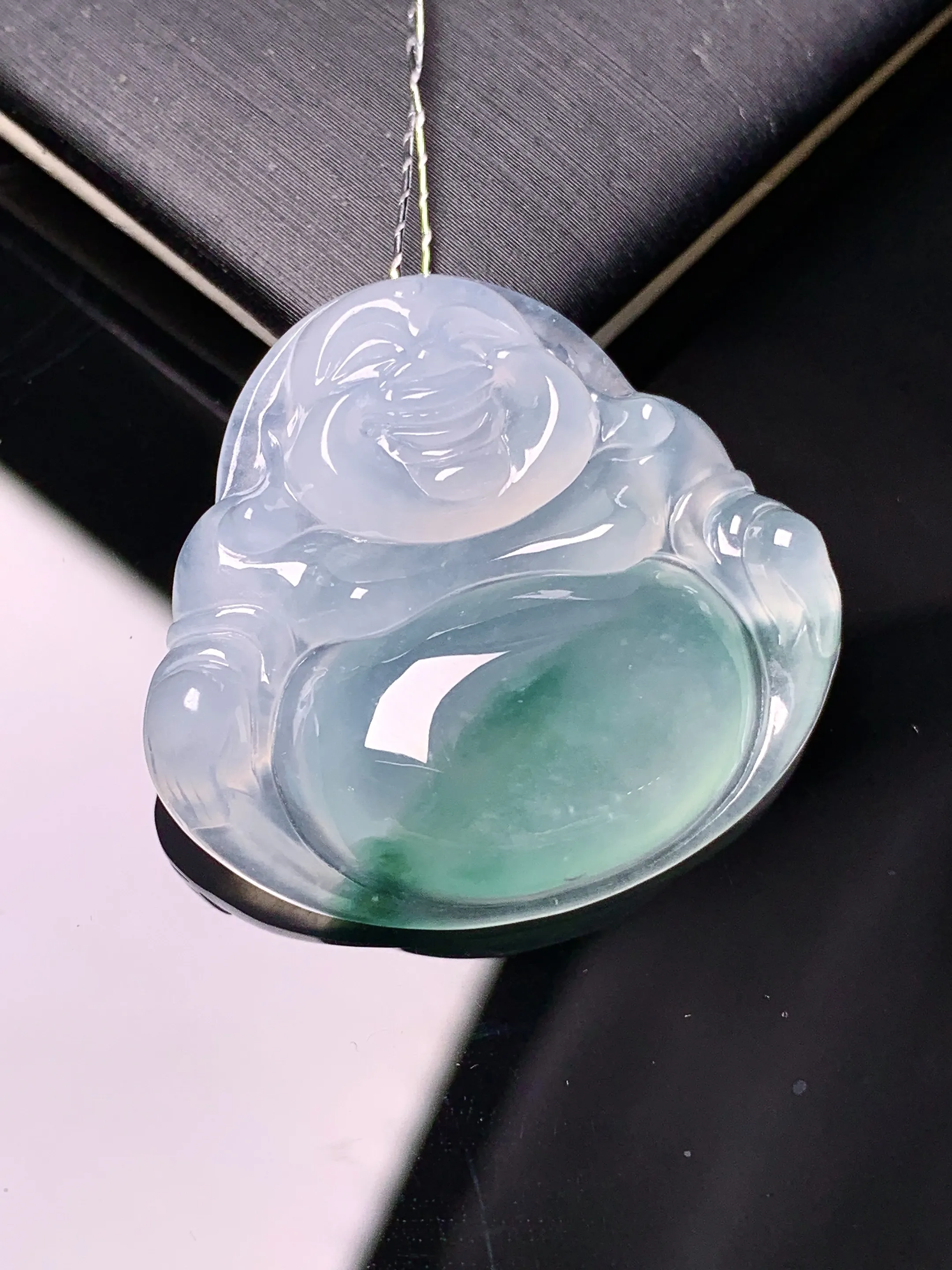 冰种飘绿佛公吊坠 玉质细腻 色泽清新艳丽 整体尺寸28*30.5*6.5