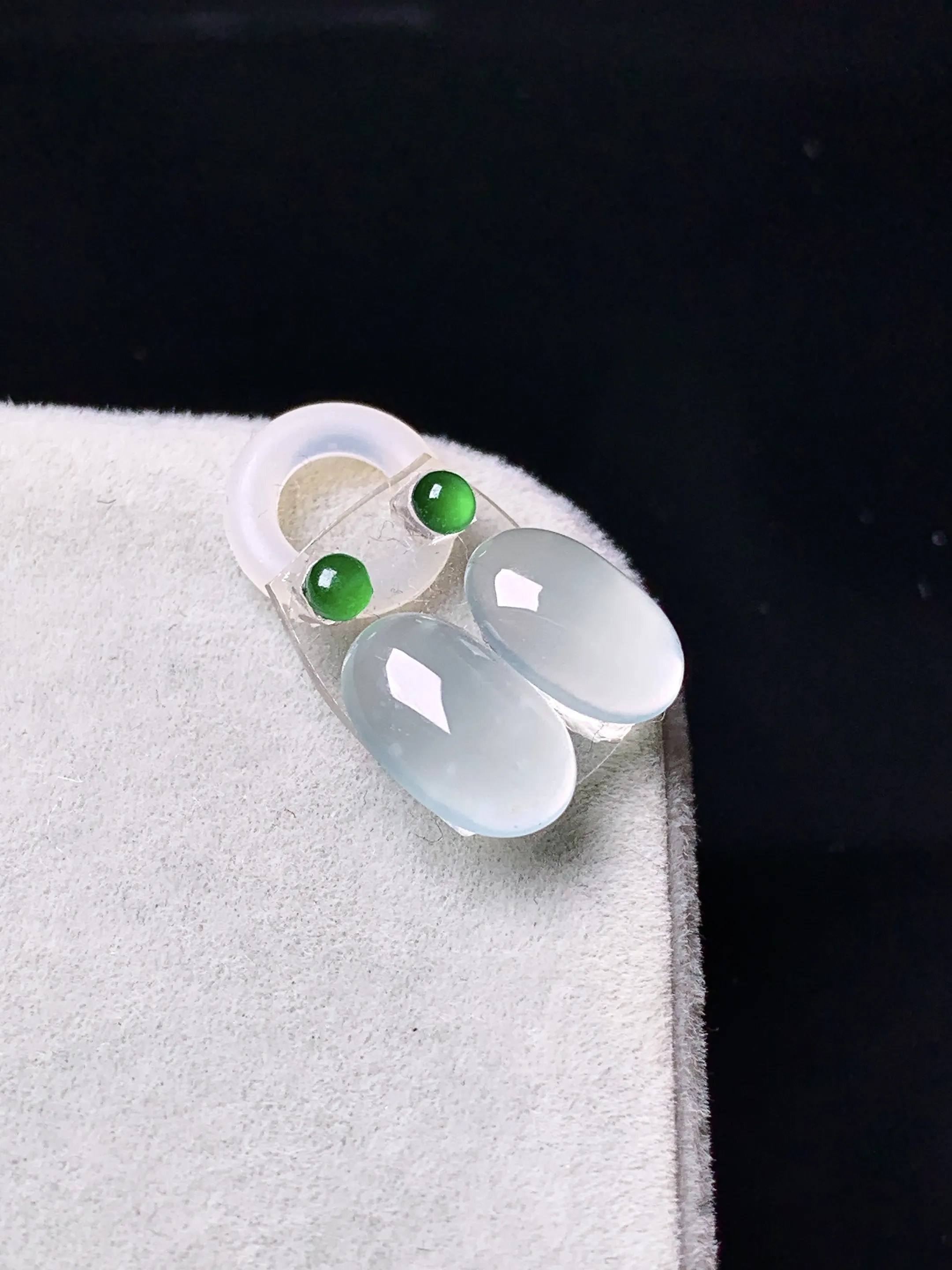 镶嵌款 冰种蛋面一对 玉质细腻 色泽清新艳丽 整体尺寸9.8*6*3.2