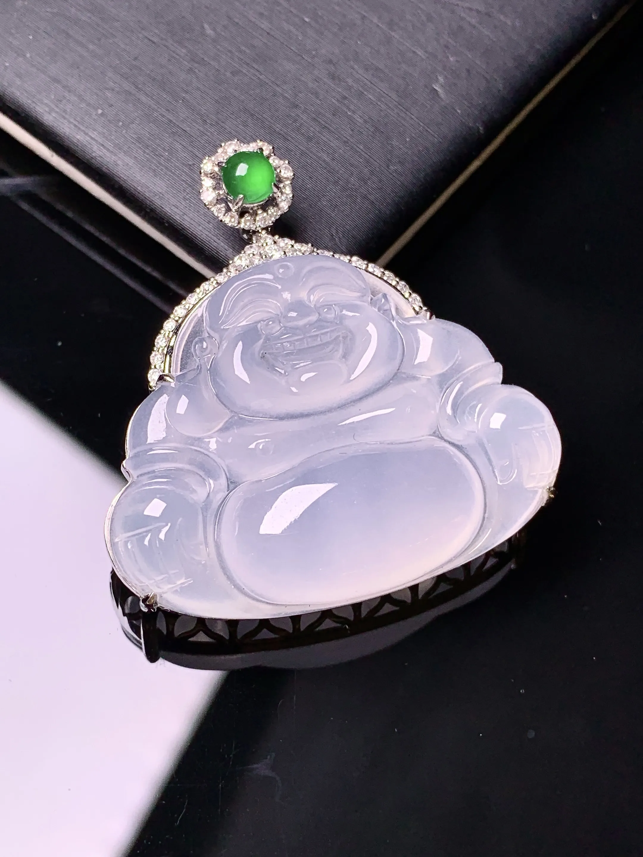 18金钻镶嵌冰种佛公吊坠 玉质细腻 色泽清新艳丽 整体尺寸34.6*32.7*9.2