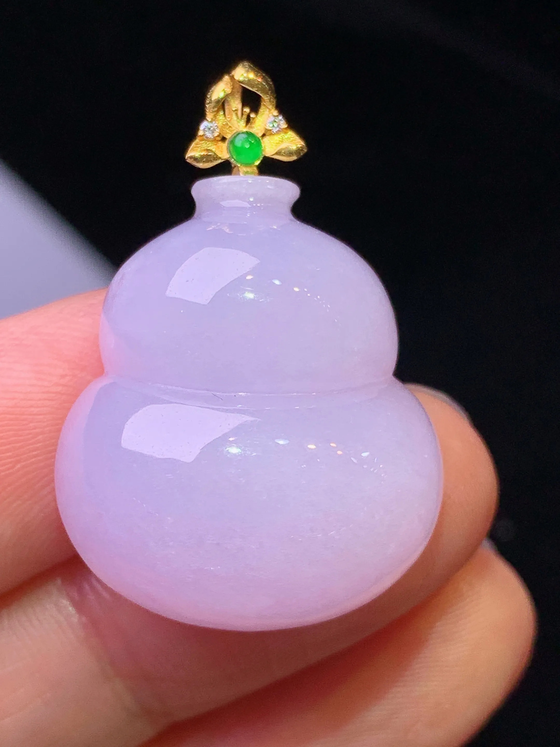 18金钻镶嵌紫罗兰葫芦吊坠 玉质细腻 色泽清新艳丽 整体尺寸30.6*21*10.8