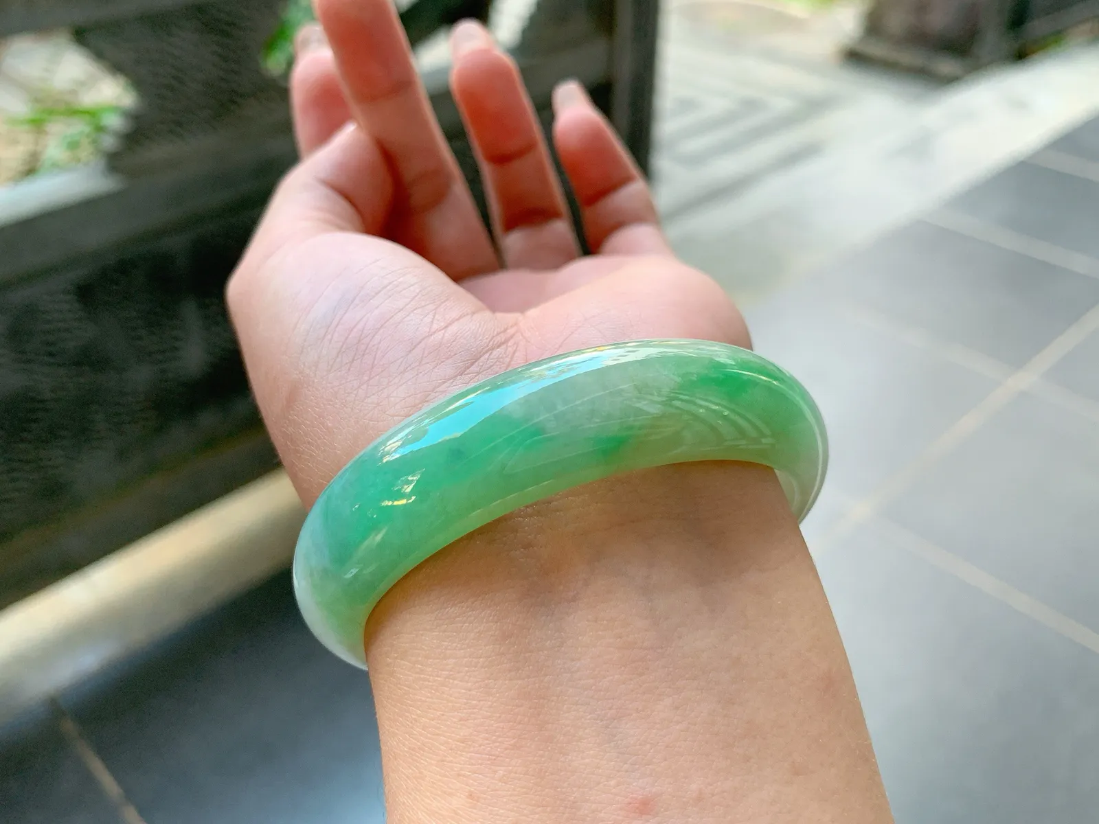 ｜55圈口
飘绿带黄，版型宽宽的，尽显大气之感，风格独特有复古风的感觉，