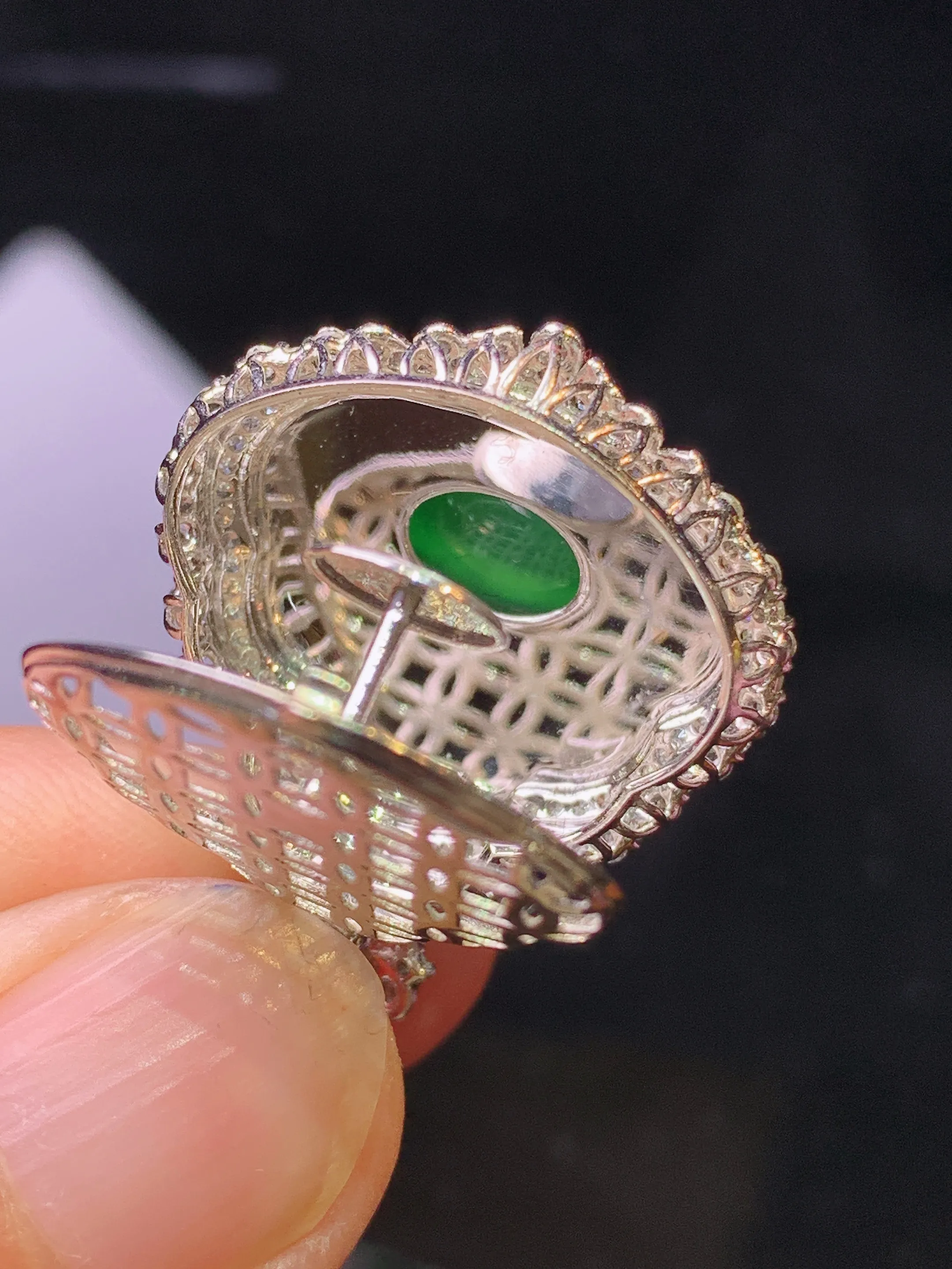 18金钻镶嵌满绿佛公吊坠 玉质细腻 色泽清新艳丽 整体尺寸28.8*22.8*12.6