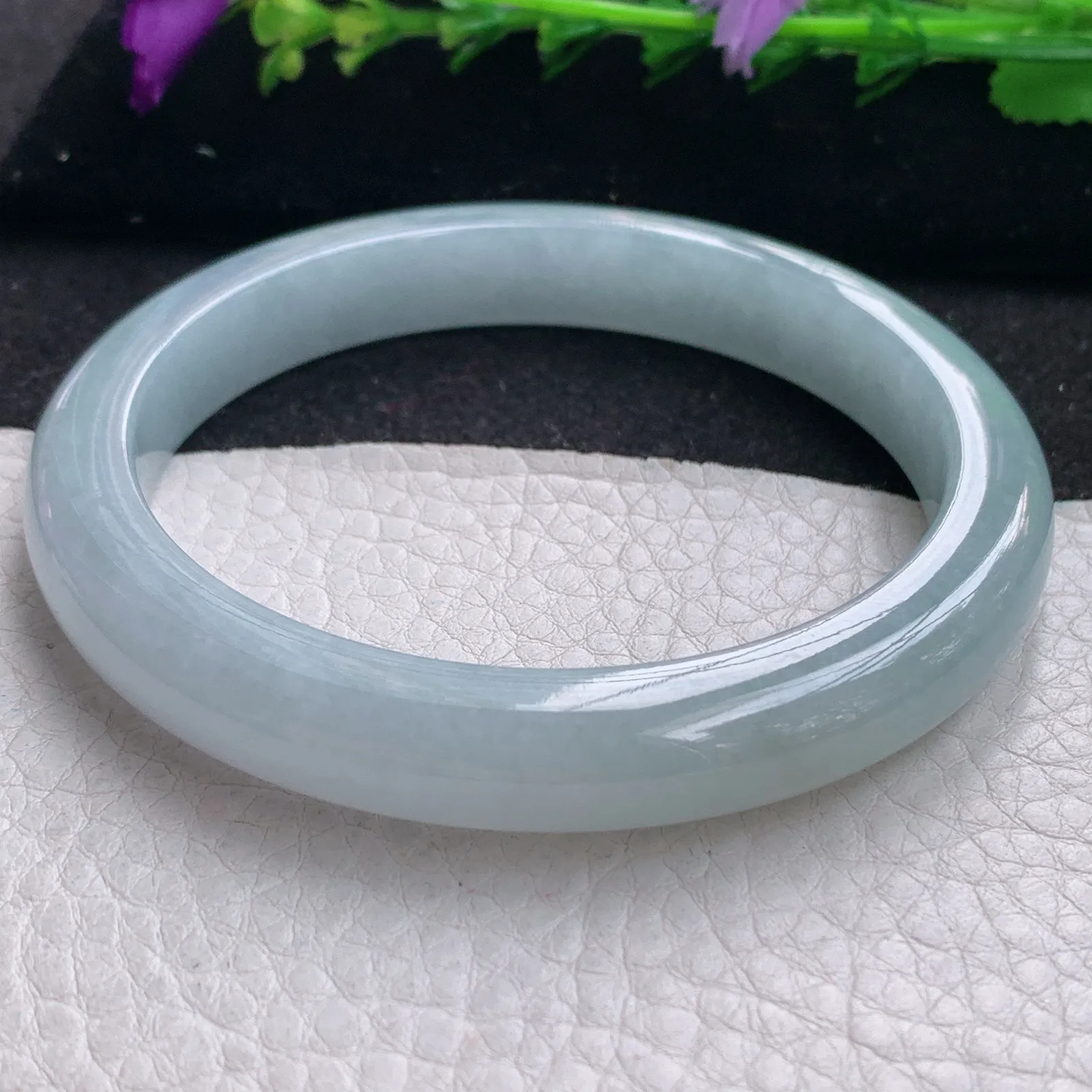 js大圈口62*10.3*8.5平安镯 缅甸翡翠精美白月光厚装宽边玉手镯 玉手环