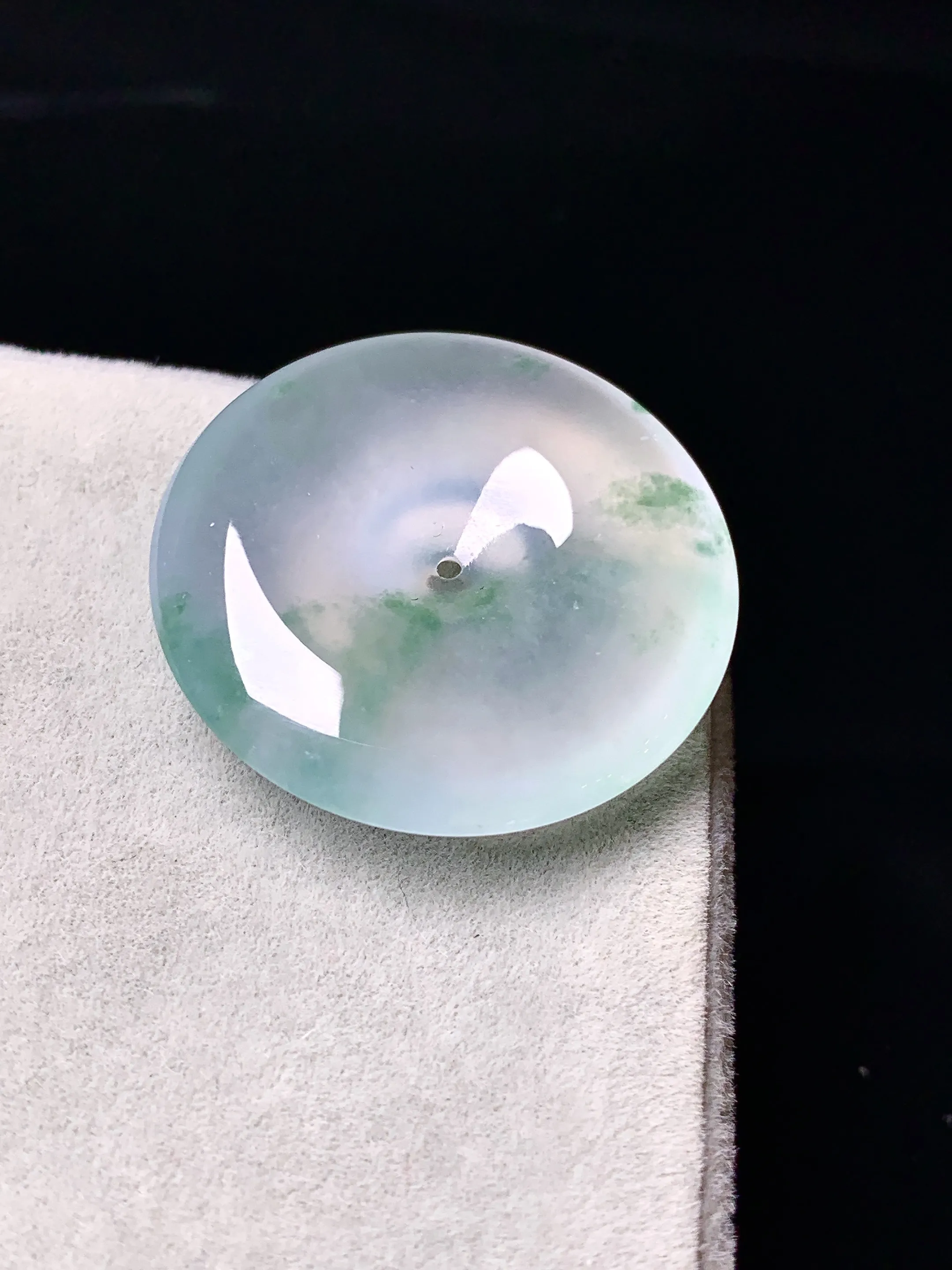 冰种飘绿平安扣吊坠 玉质细腻 色泽清新艳丽 整体尺寸24.2*5.2