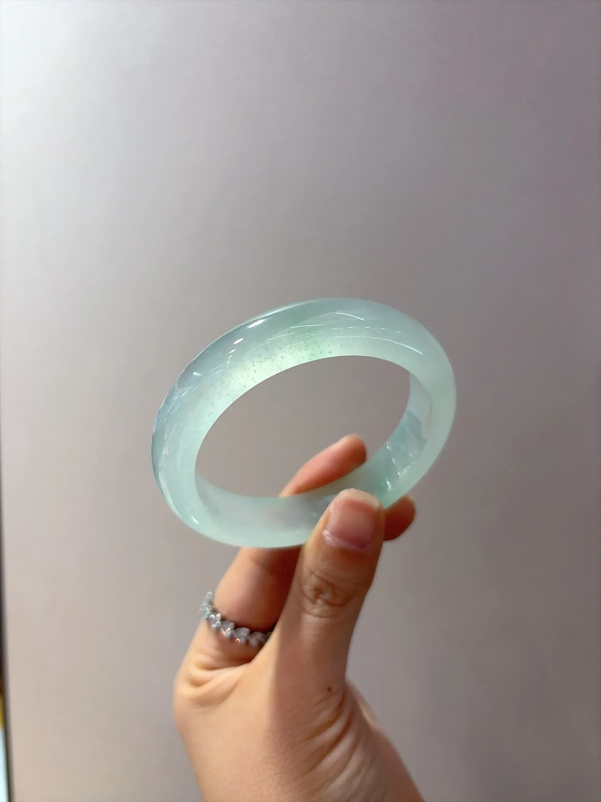 ｜54圈口
【冰晴金丝绿·木纳雪花棉】
“冰晴凝光，金丝绕腕，雪花棉落满诗意”​​
——种老起光，